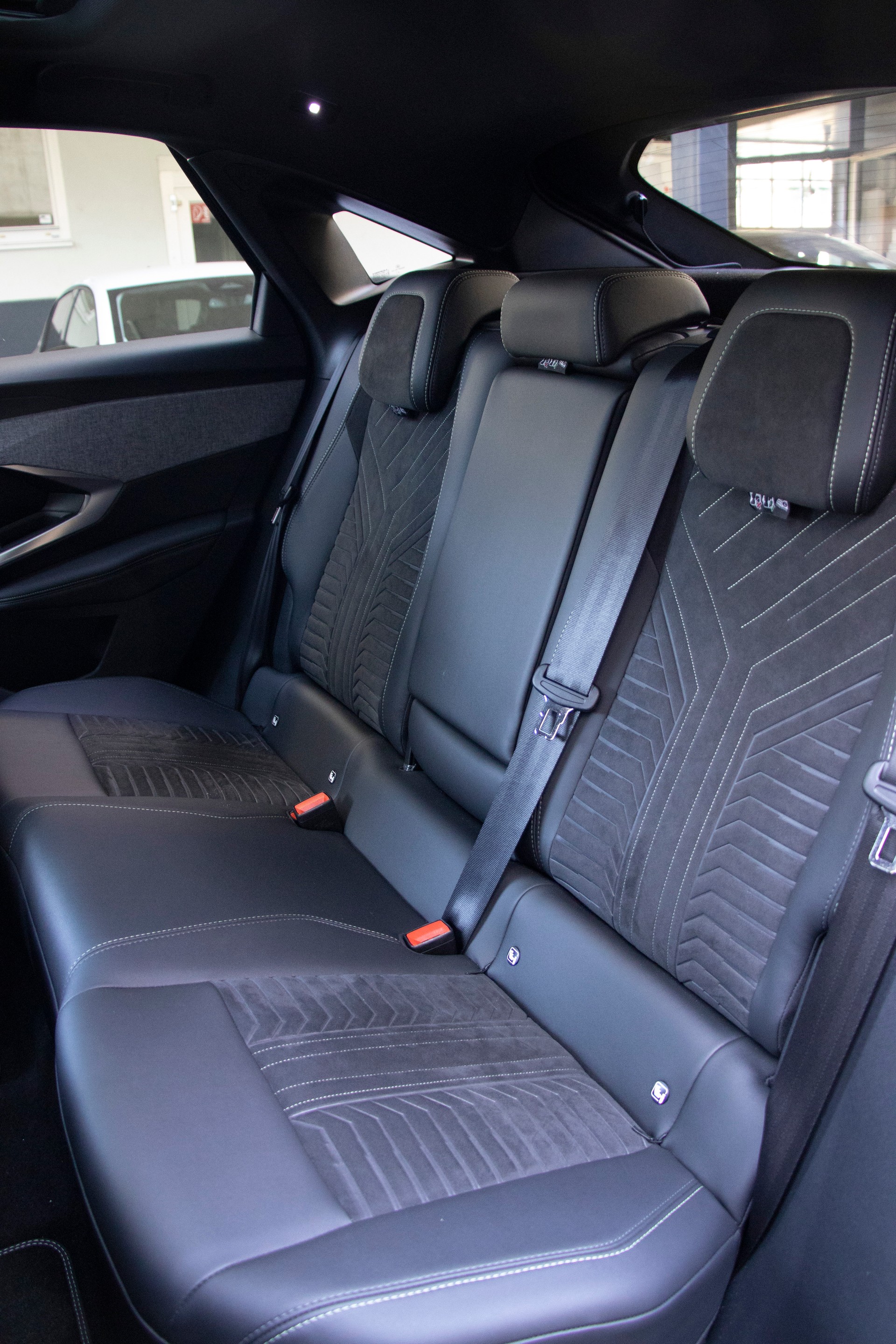 PEUGEOT 3008 73kWh GT-image-8