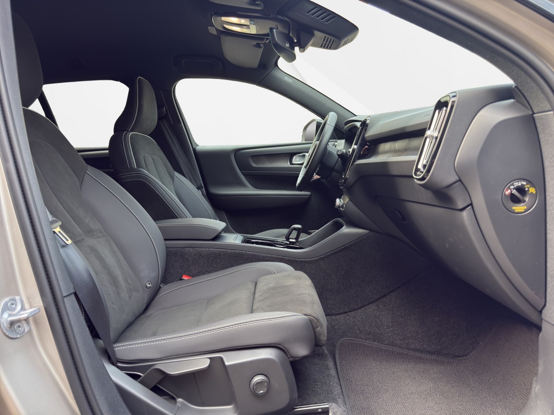 VOLVO XC40 Recharge P6 Plus FWD-image-11