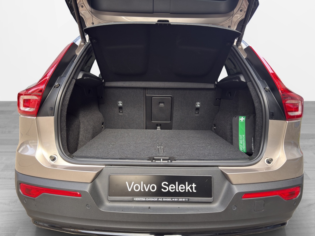 VOLVO XC40 Recharge P6 Plus FWD-image-12