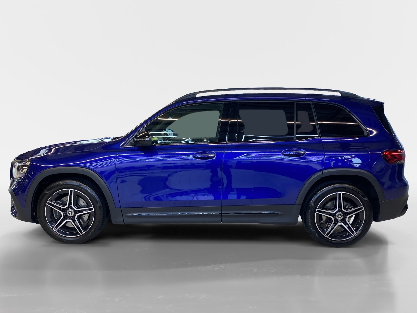 MERCEDES-BENZ GLB 250 AMG Line 4MATIC-showroom-element-2