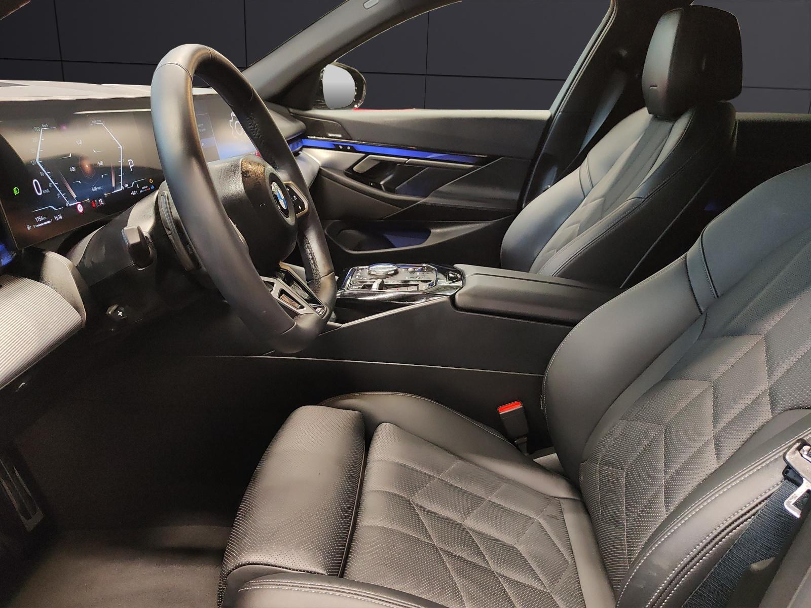 BMW 520d xDrive/Attraktiven Leasingzinssatz ab 1,9 % bei Abschluss einer BMW Fahrzeugversicherung.-showroom-element-1