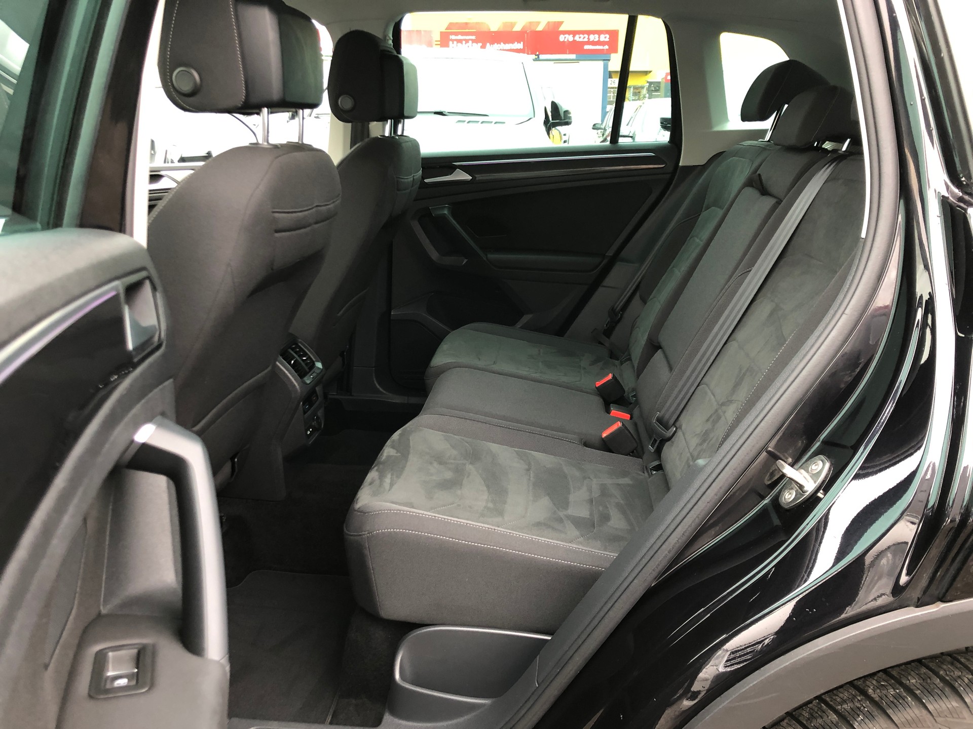 VW Tiguan 2.0 TDI SCR Elegance 4Motion DSG-image-12