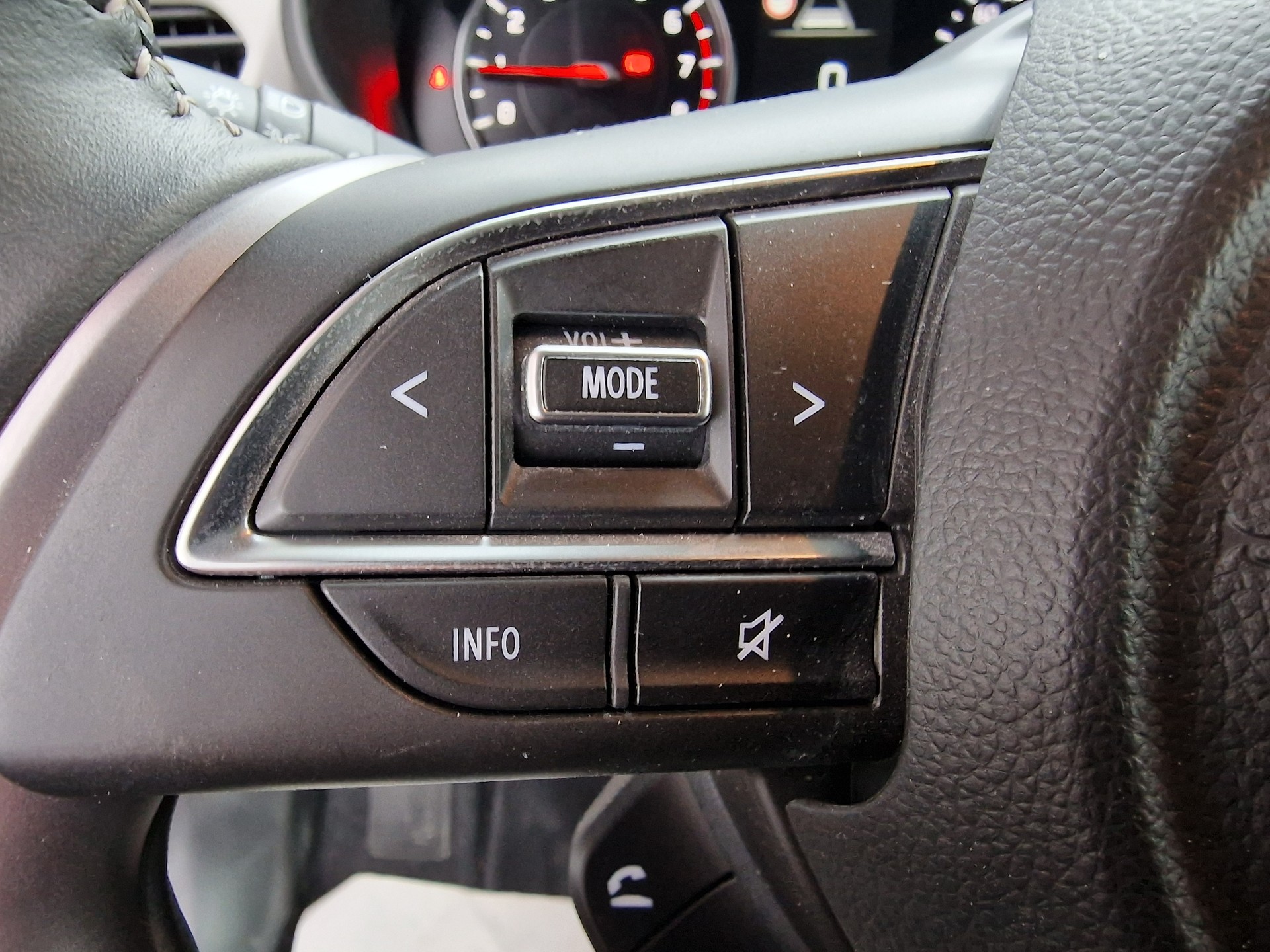 SUZUKI Swift 1.2 Compact Top Hybrid 4x4 36Mt Garantie-image-12