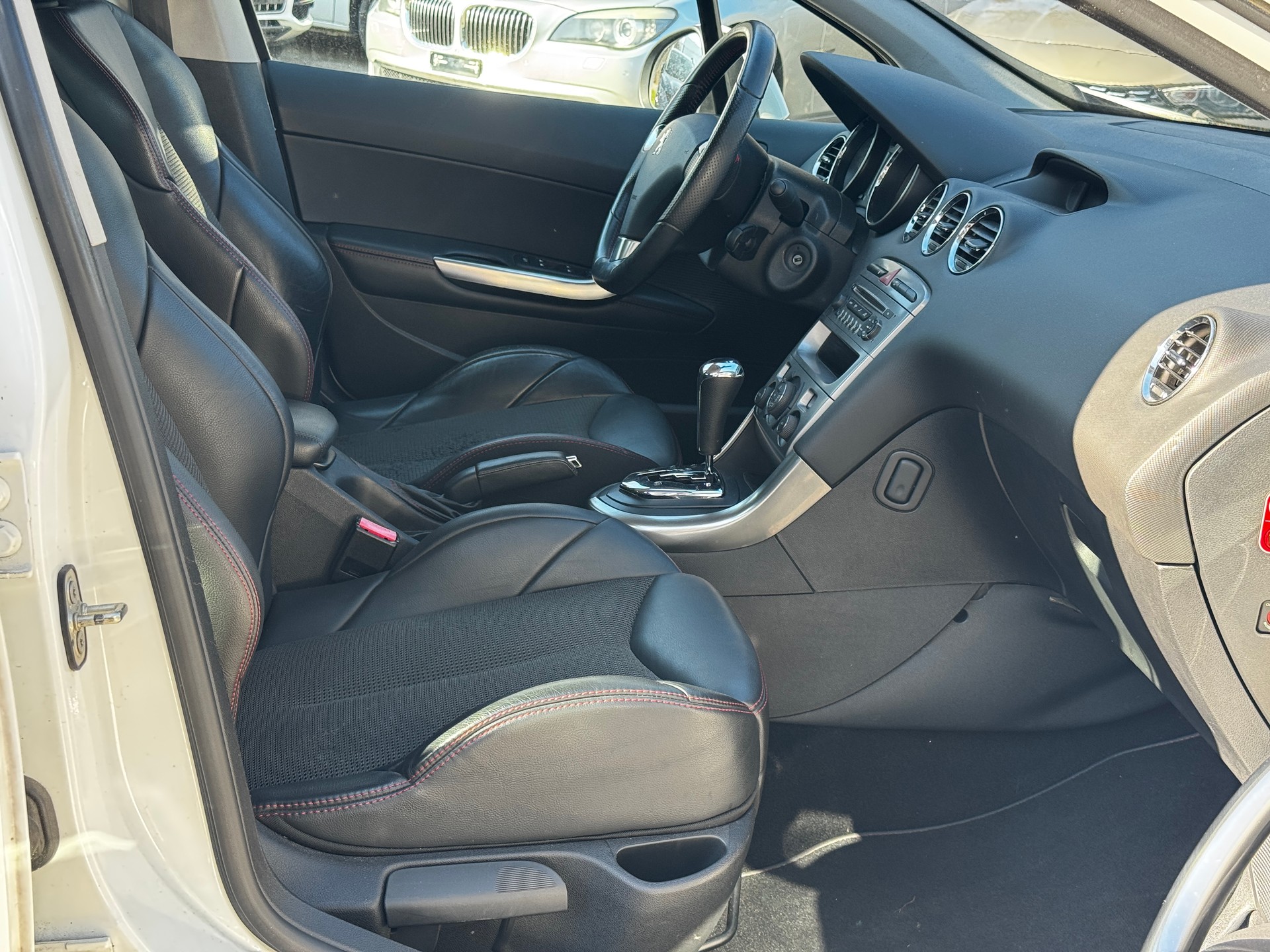 PEUGEOT 308 1.6 16V Turbo Allure Automatic-image-7