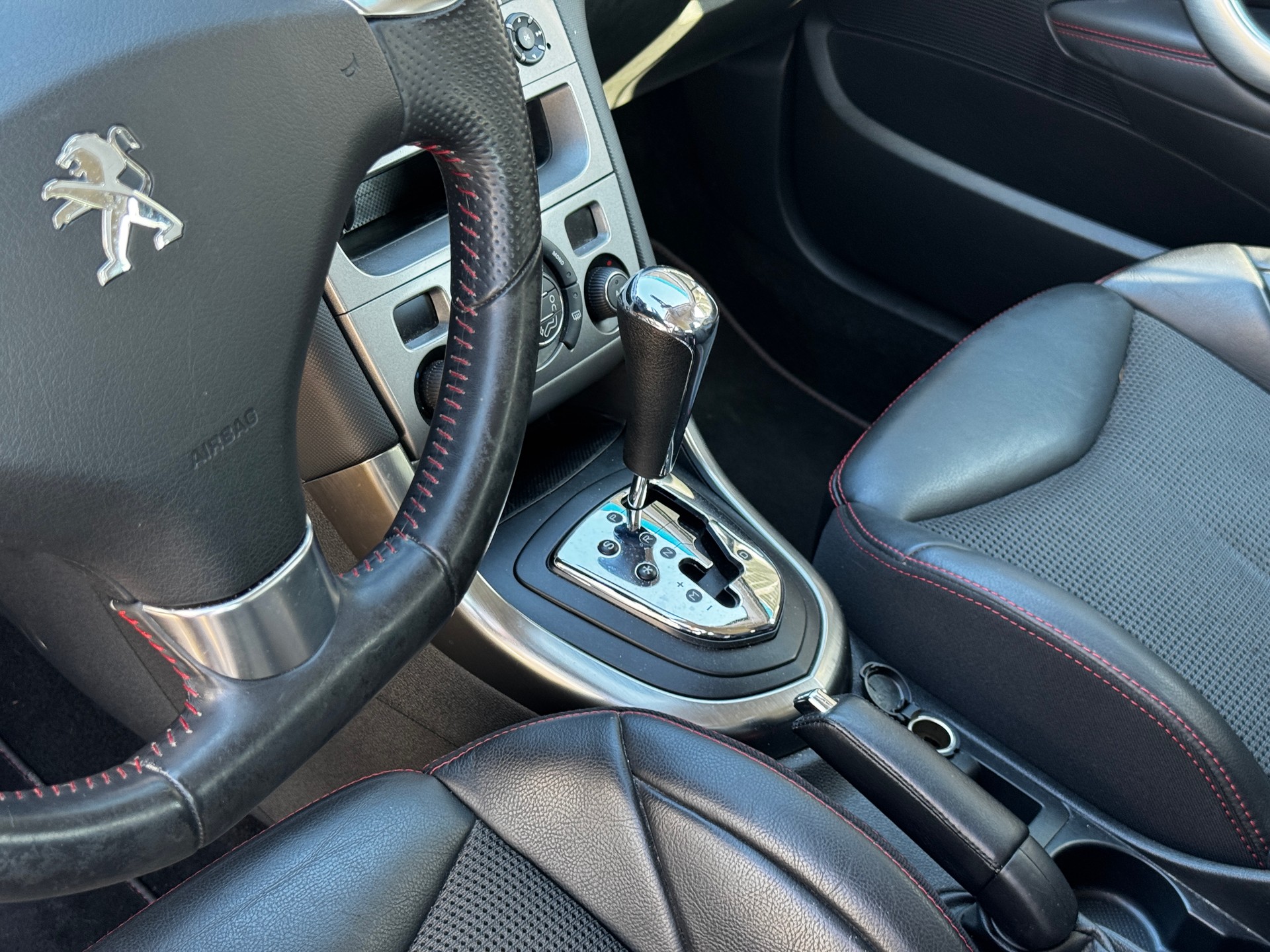 PEUGEOT 308 1.6 16V Turbo Allure Automatic-image-10