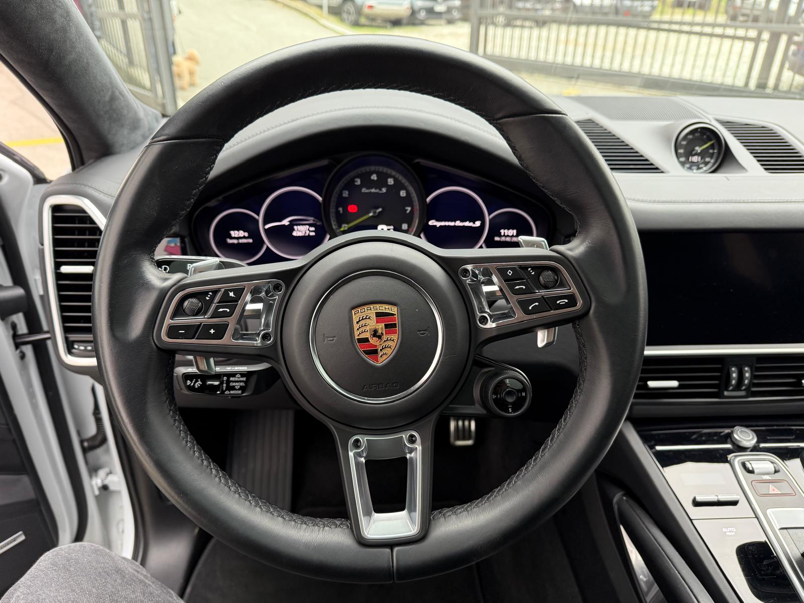 PORSCHE Cayenne Turbo Coupé S E-Hybrid-image-9