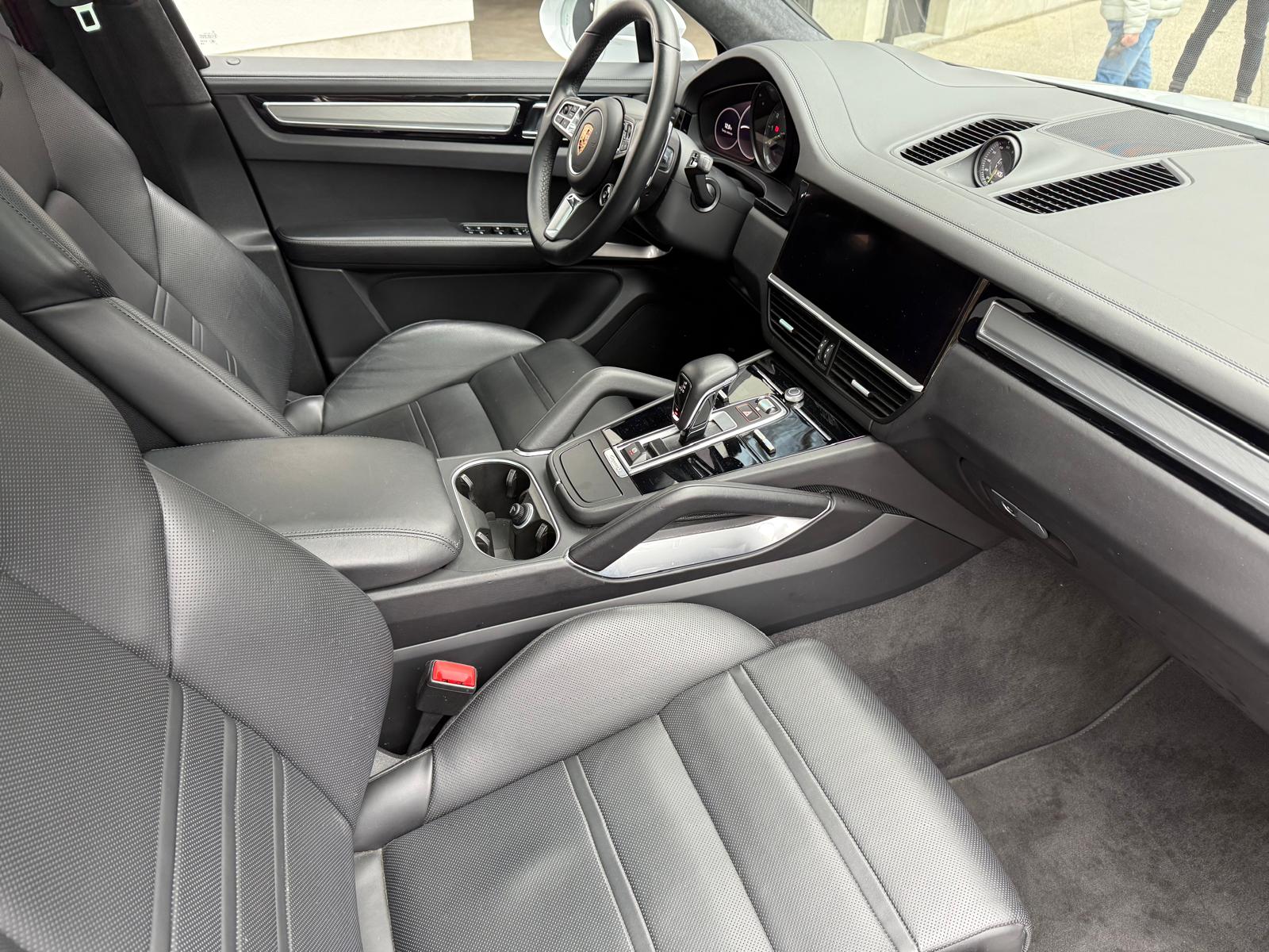 PORSCHE Cayenne Turbo Coupé S E-Hybrid-image-14