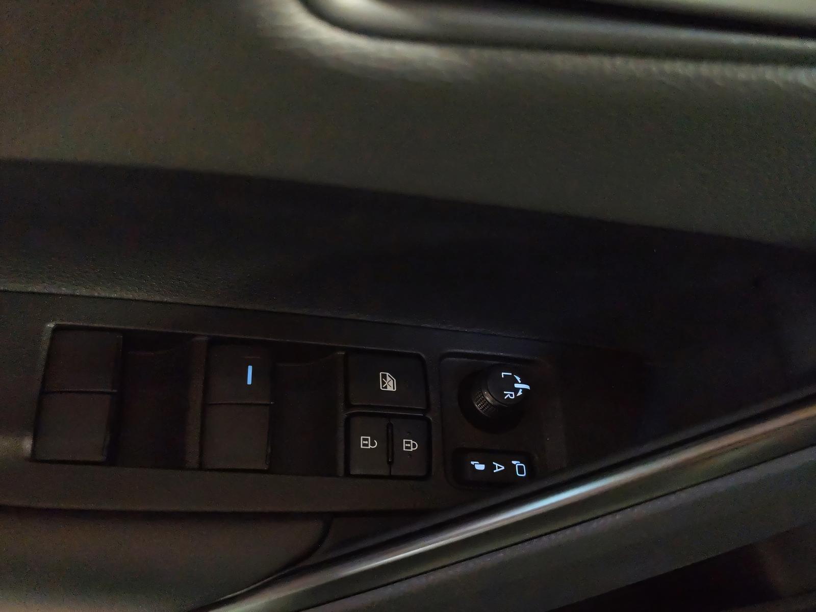 TOYOTA Corolla Cross 2.0 HSD Trend AWD-i-image-14