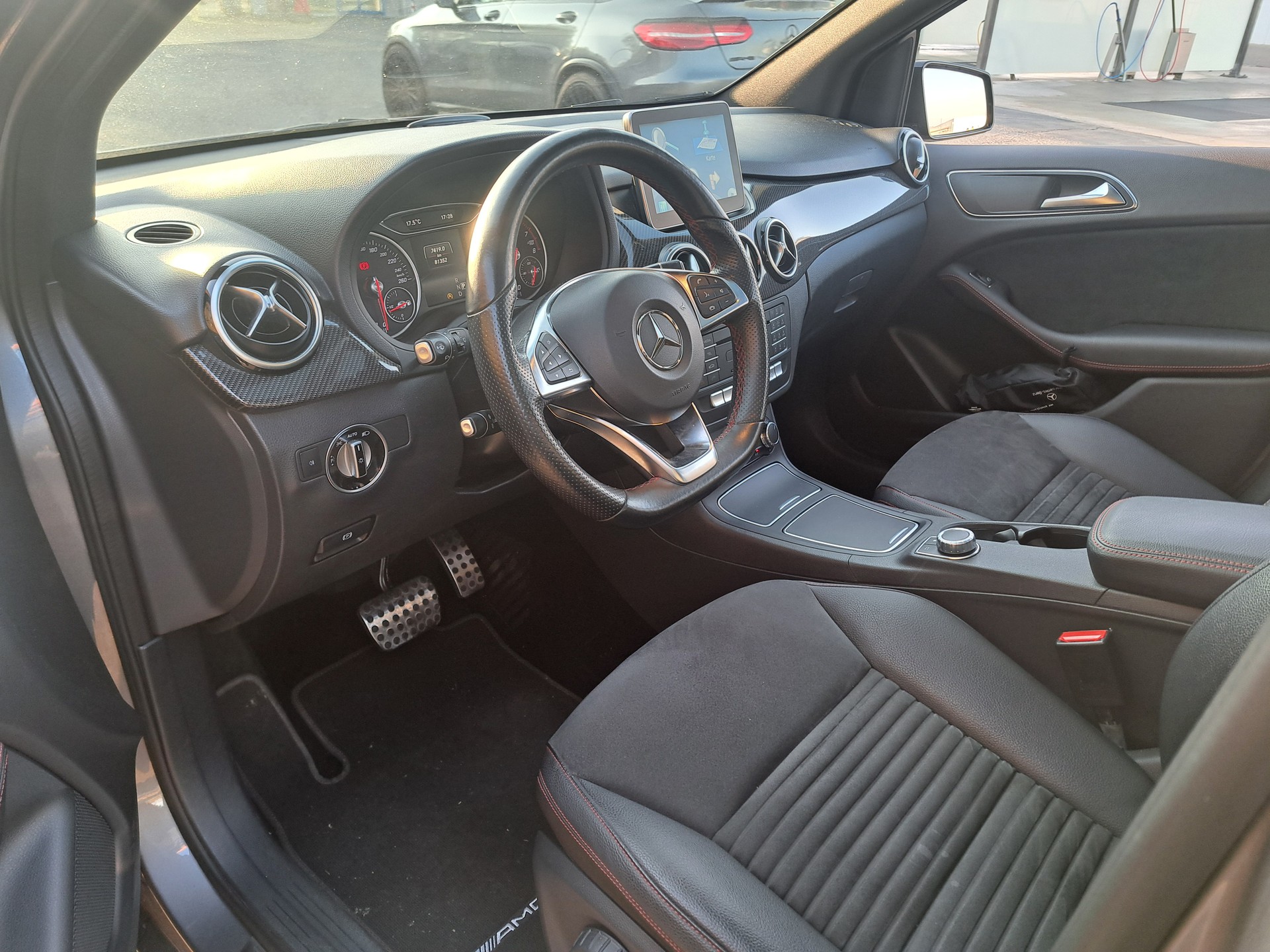 MERCEDES-BENZ B 220 AMG Line 4Matic 7G-DCT-image-6