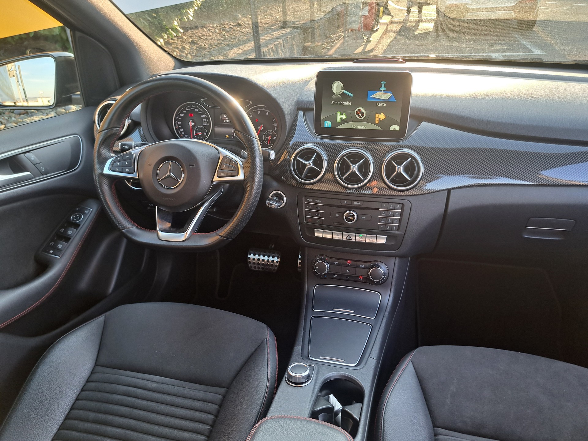 MERCEDES-BENZ B 220 AMG Line 4Matic 7G-DCT-image-2
