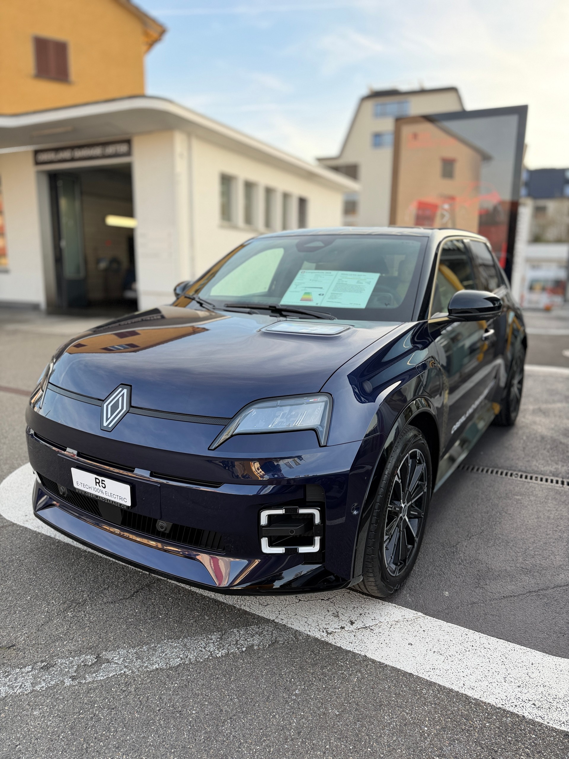 RENAULT R5 E-Tech Comfort Range 52 kWh Iconic Five-showroom-element-2