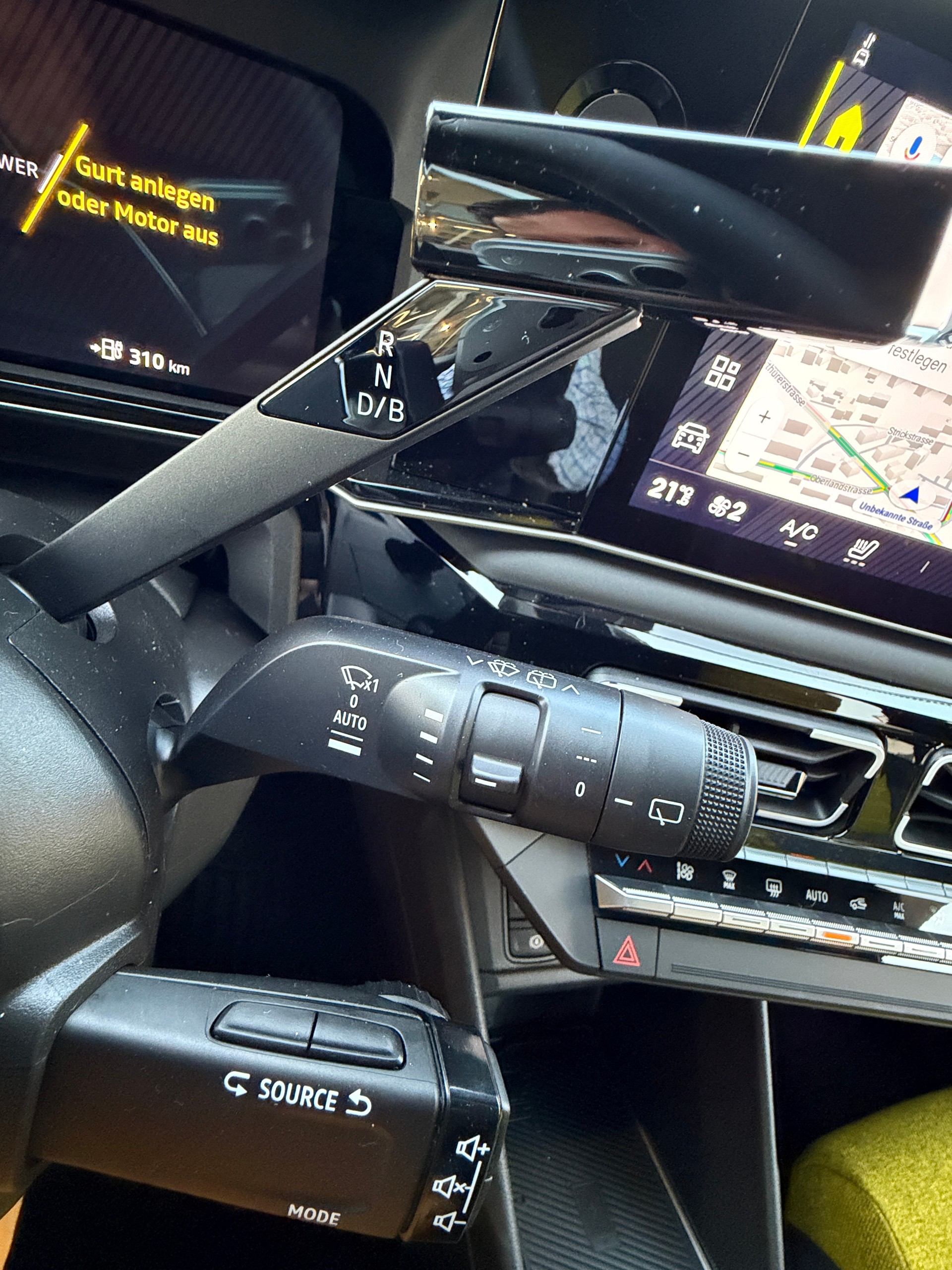 RENAULT R5 E-Tech Comfort Range 52 kWh Iconic Five-image-17