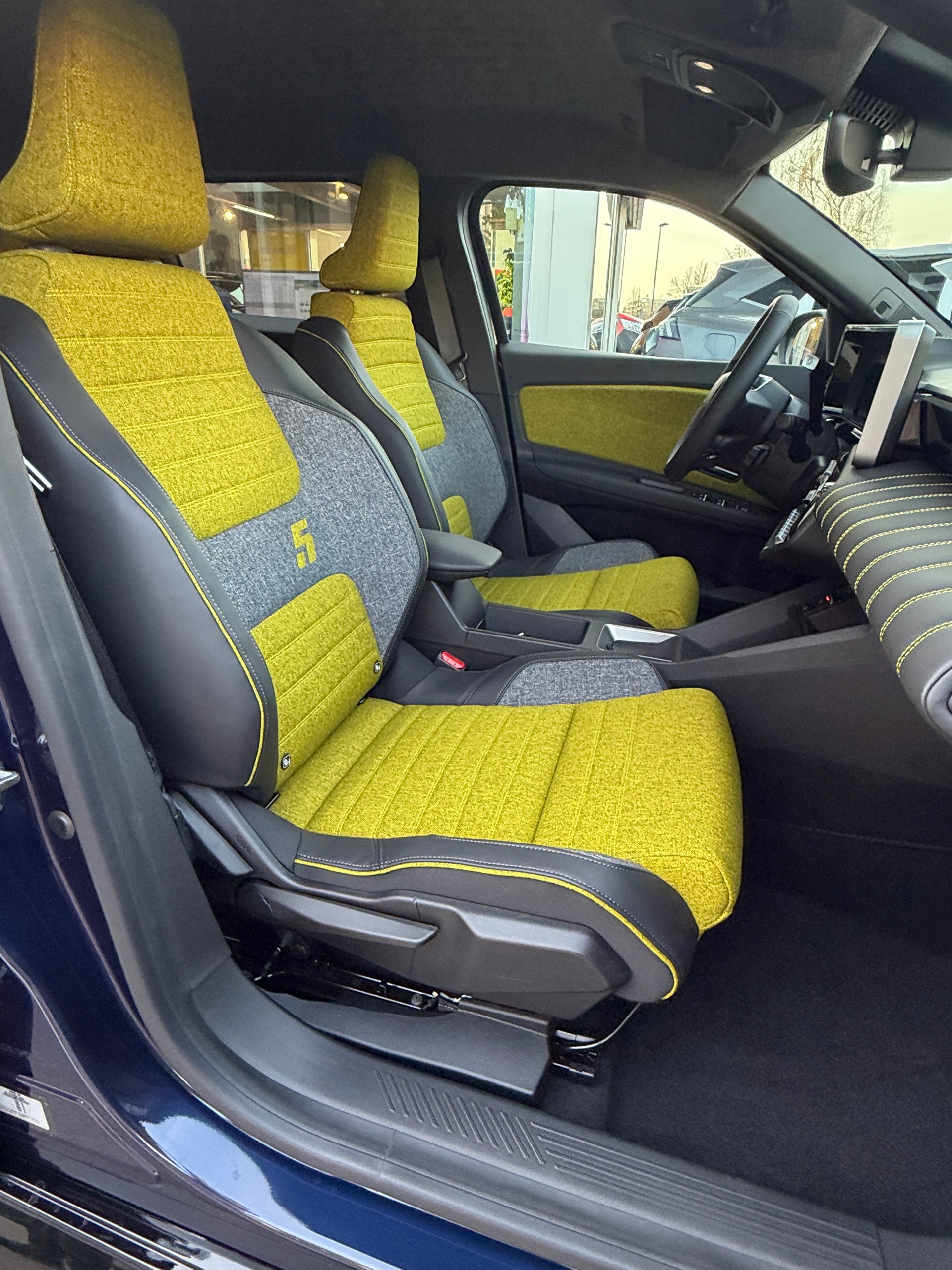 RENAULT R5 E-Tech Comfort Range 52 kWh Iconic Five-image-7