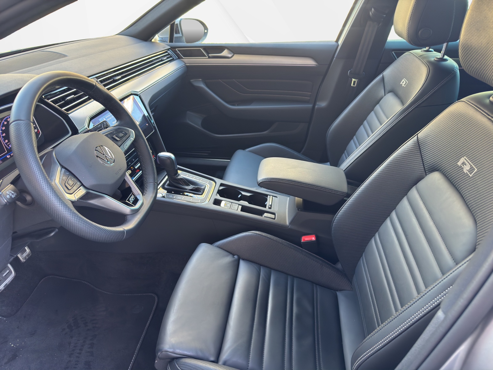 VW Passat Variant 2.0 TSI Elegance 4Motion DSG-image-8