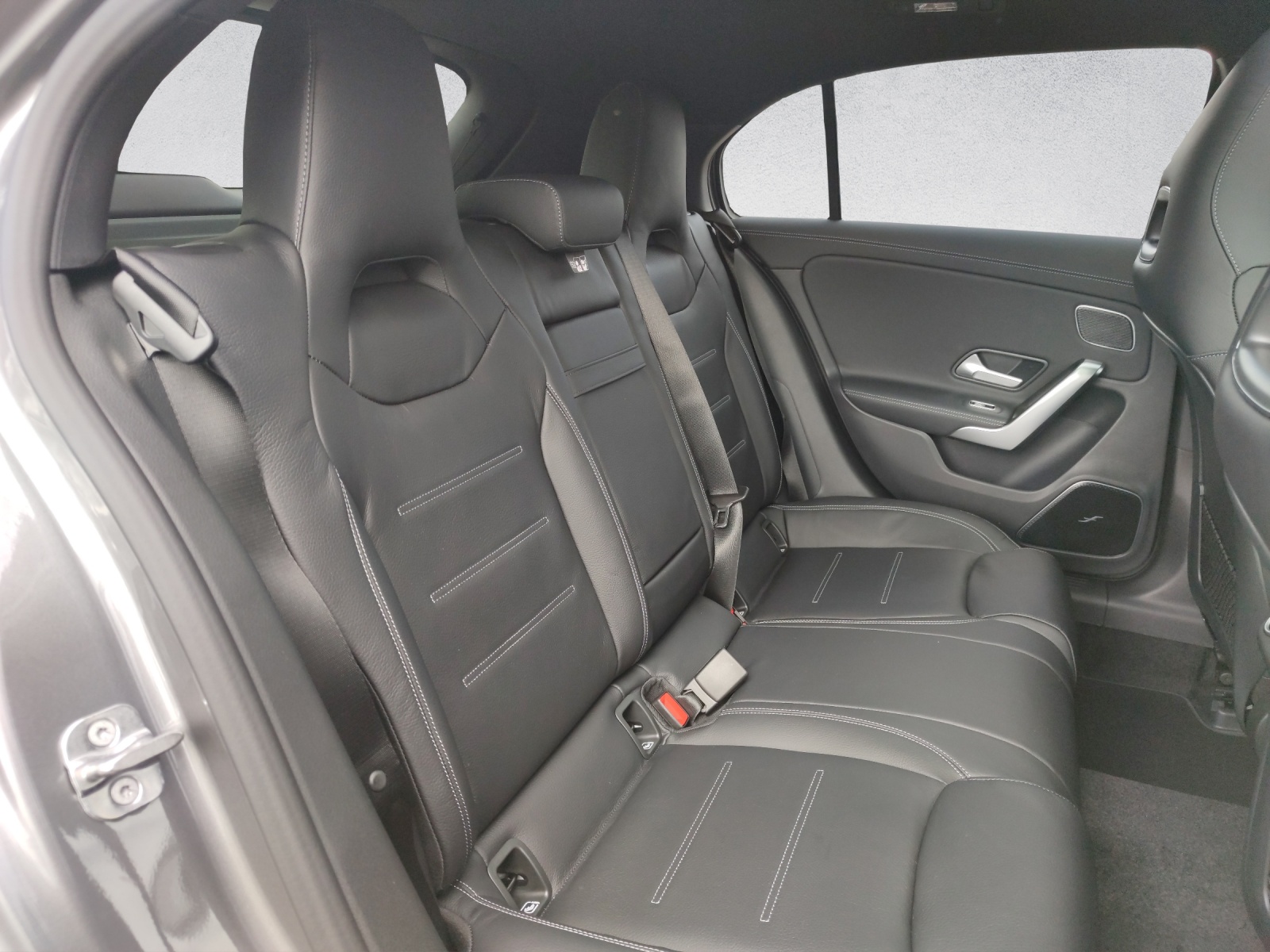 MERCEDES-BENZ A 35 AMG 4Matic-image-13