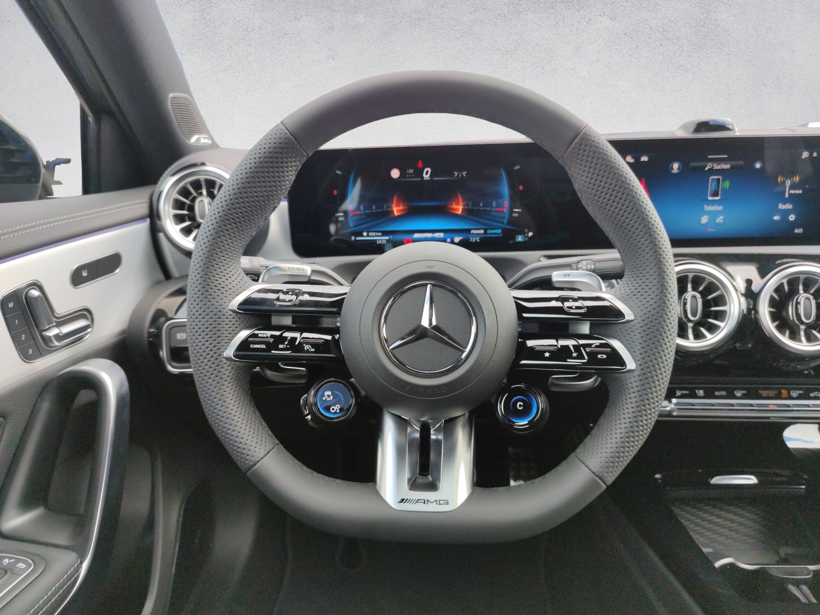 MERCEDES-BENZ A 35 AMG 4Matic-image-12