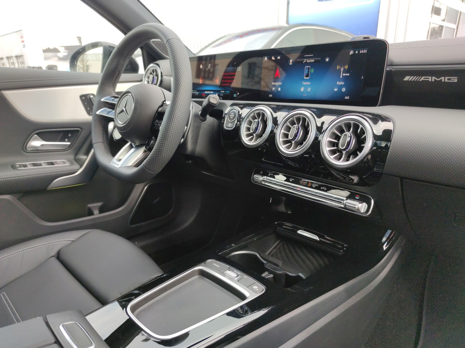 MERCEDES-BENZ A 35 AMG 4Matic-image-11