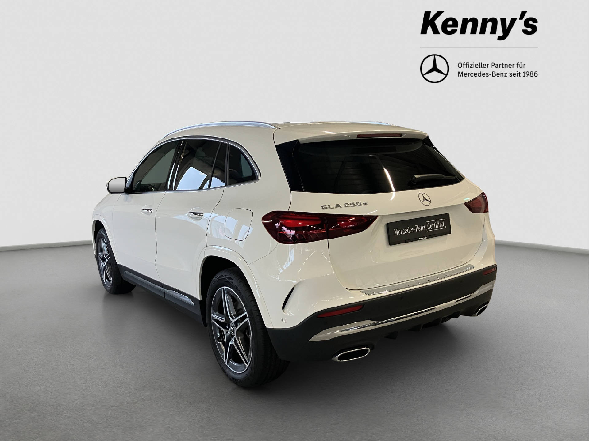 MERCEDES-BENZ GLA 250 e EQ Star AMG Line-showroom-element-3
