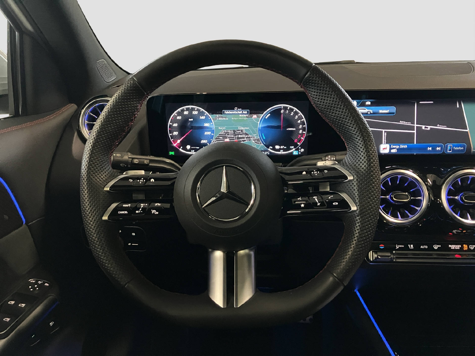 MERCEDES-BENZ GLA 250 e EQ Star AMG Line-image-8