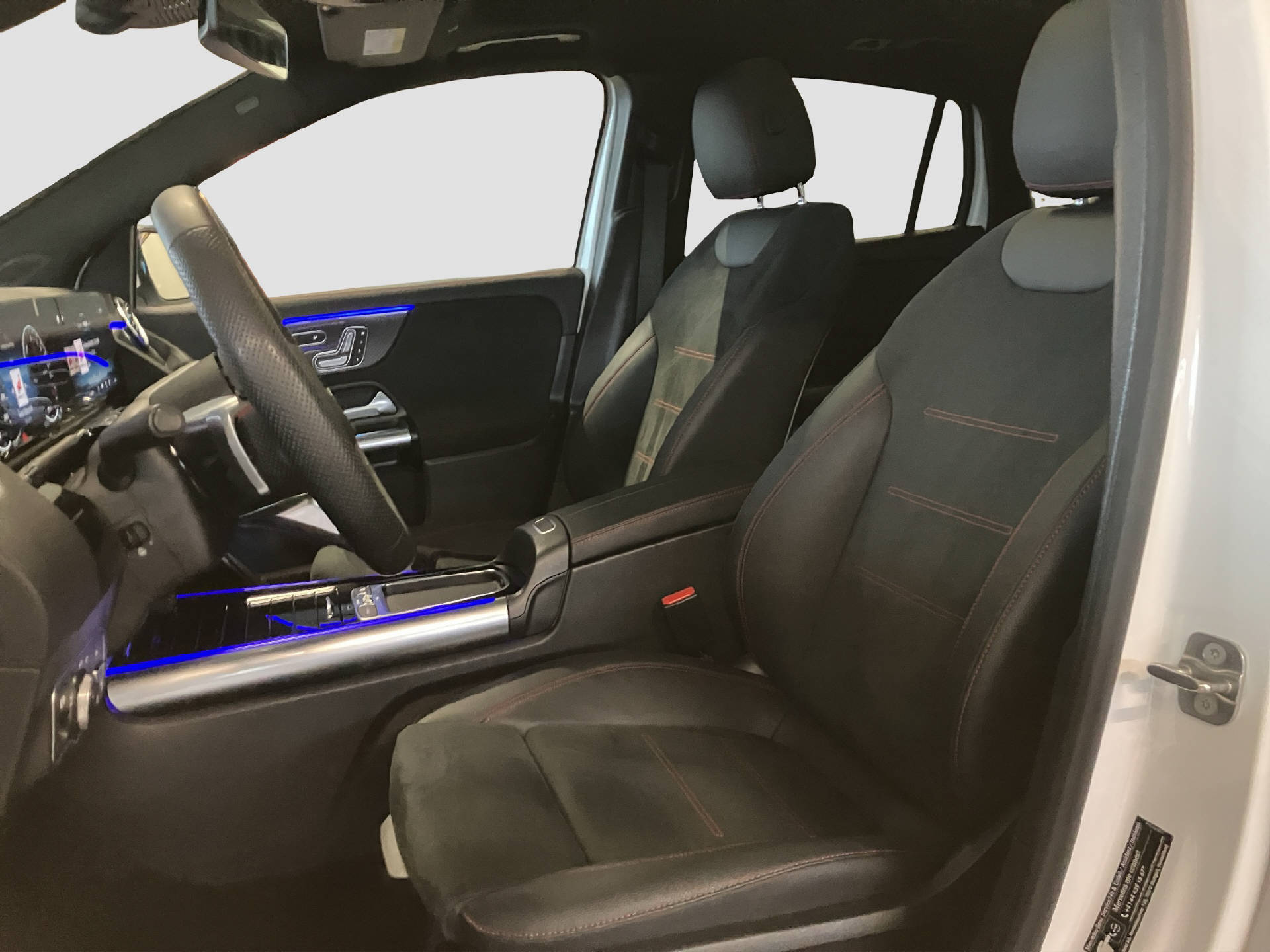 MERCEDES-BENZ GLA 250 e EQ Star AMG Line-image-6