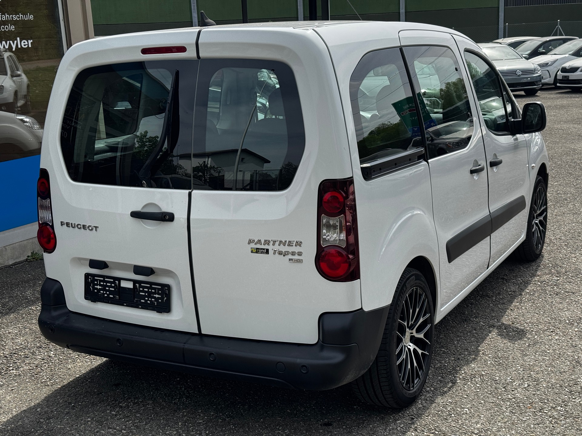 PEUGEOT Partner 1.6 e-HDI Active EGS6-image-6