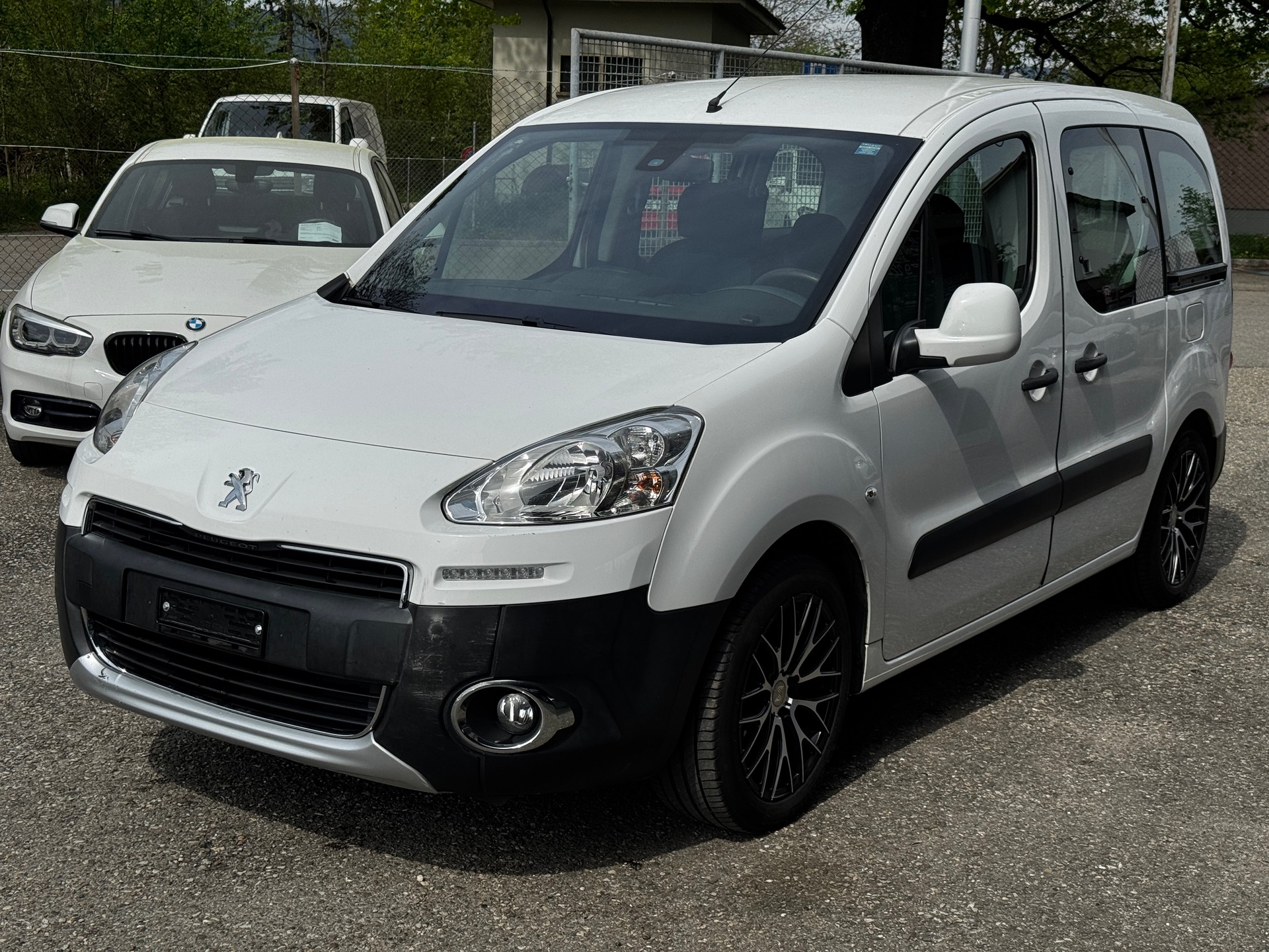 PEUGEOT Partner 1.6 e-HDI Active EGS6-image-2