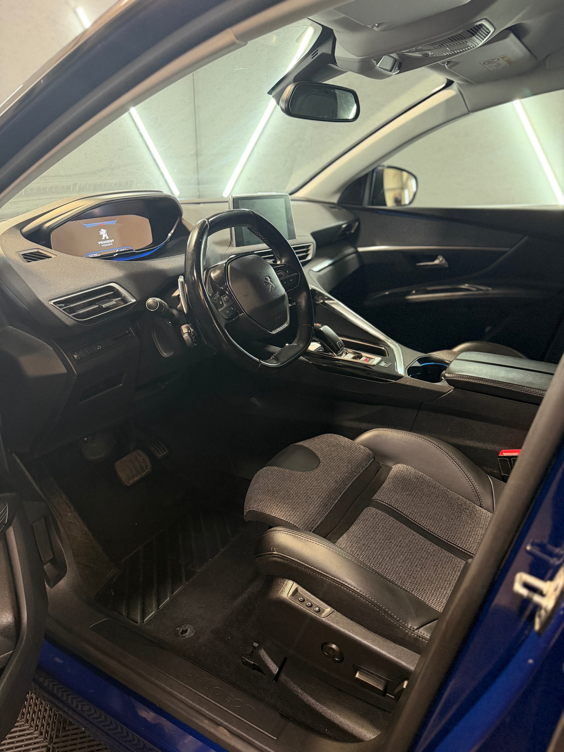 PEUGEOT 3008 1.5 BlueHDi Allure EAT-image-12