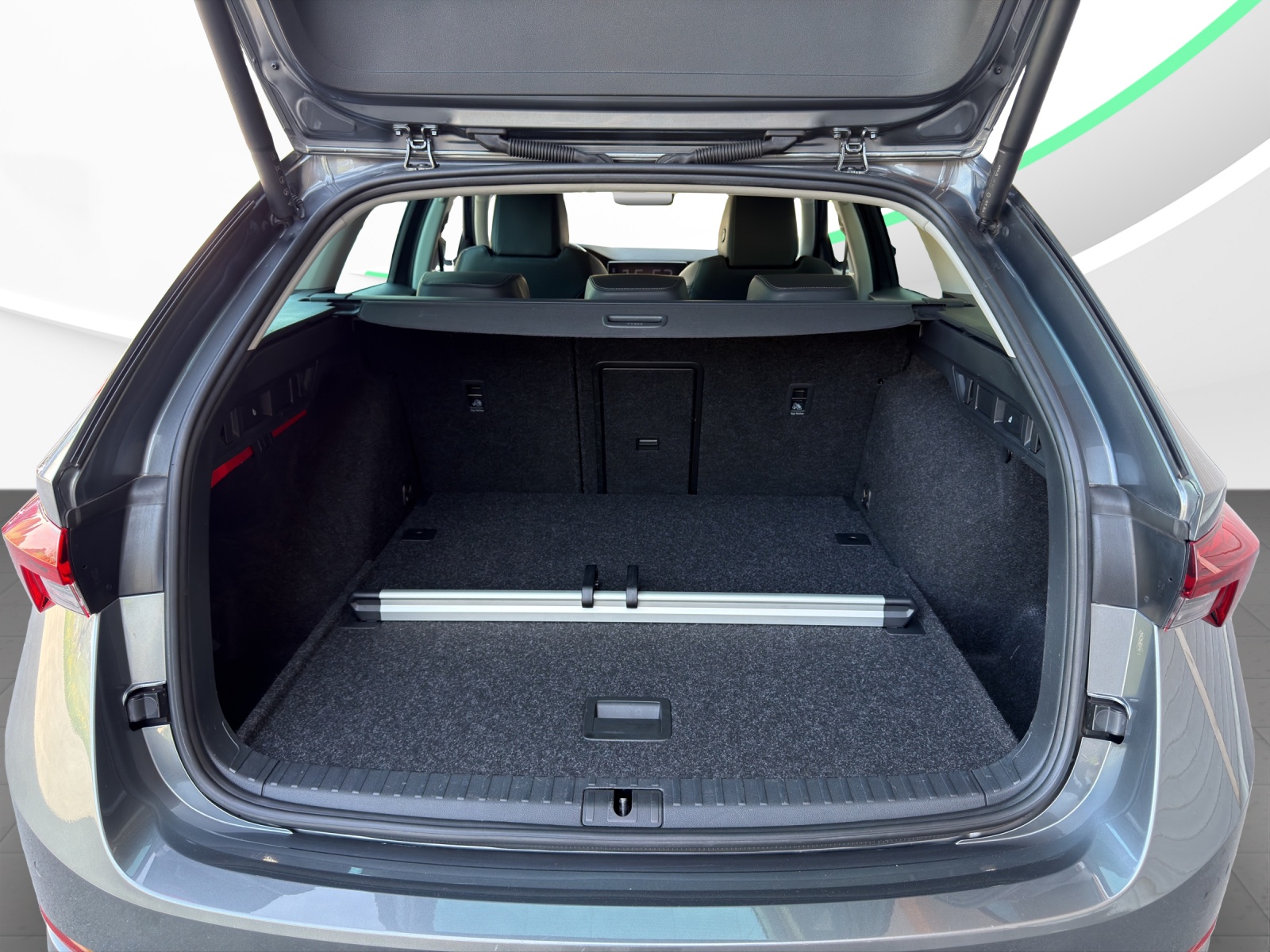 SKODA Octavia Combi 2.0 TDI DSG Style 4x4-image-14