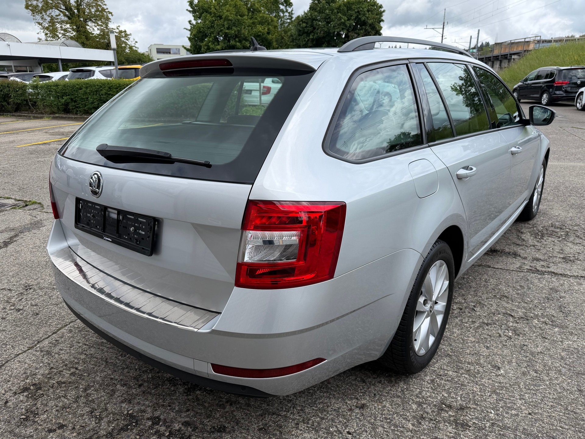 SKODA Octavia Combi 1.6 TDI Ambition DSG-image-4