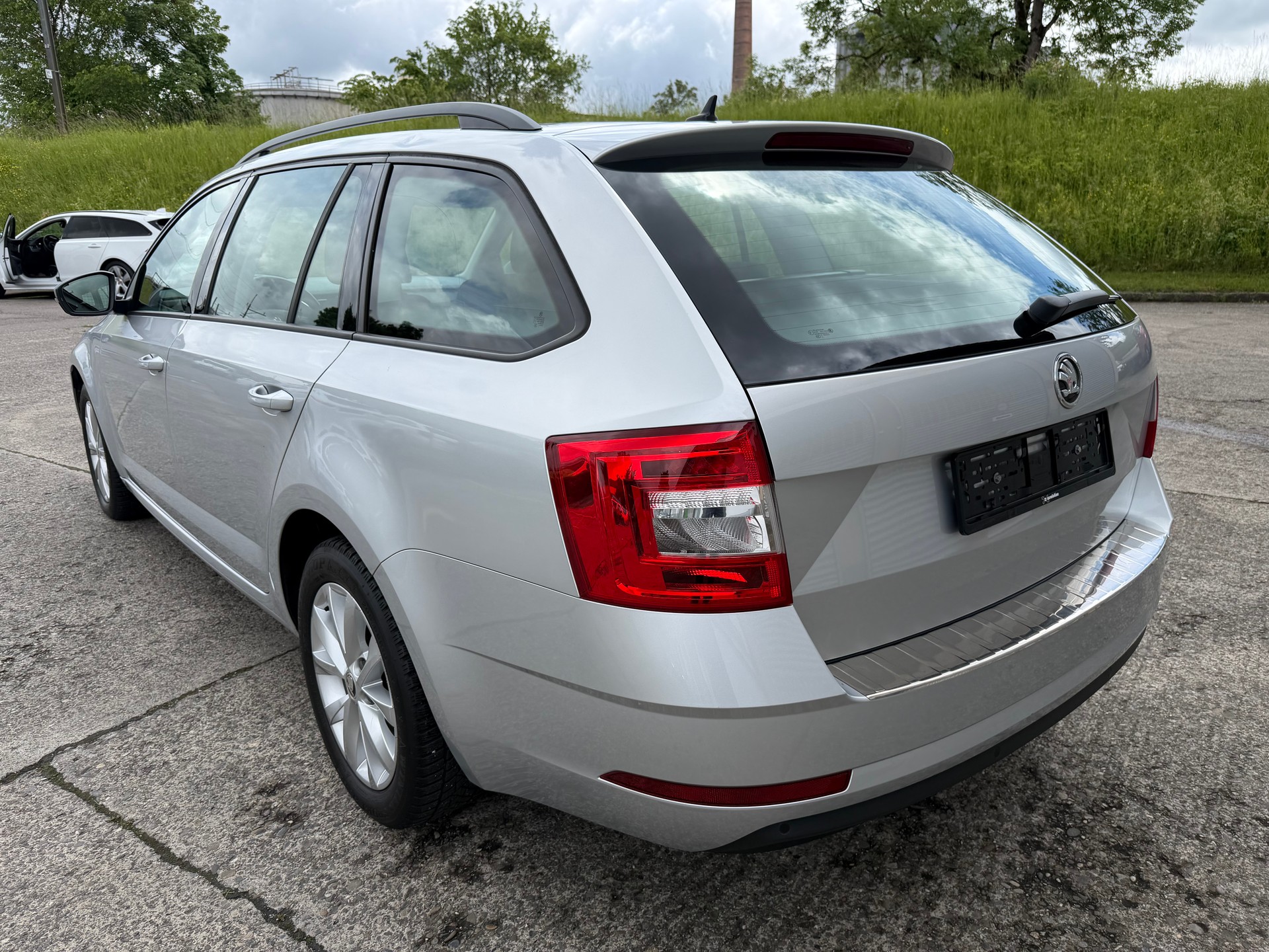 SKODA Octavia Combi 1.6 TDI Ambition DSG-showroom-element-2
