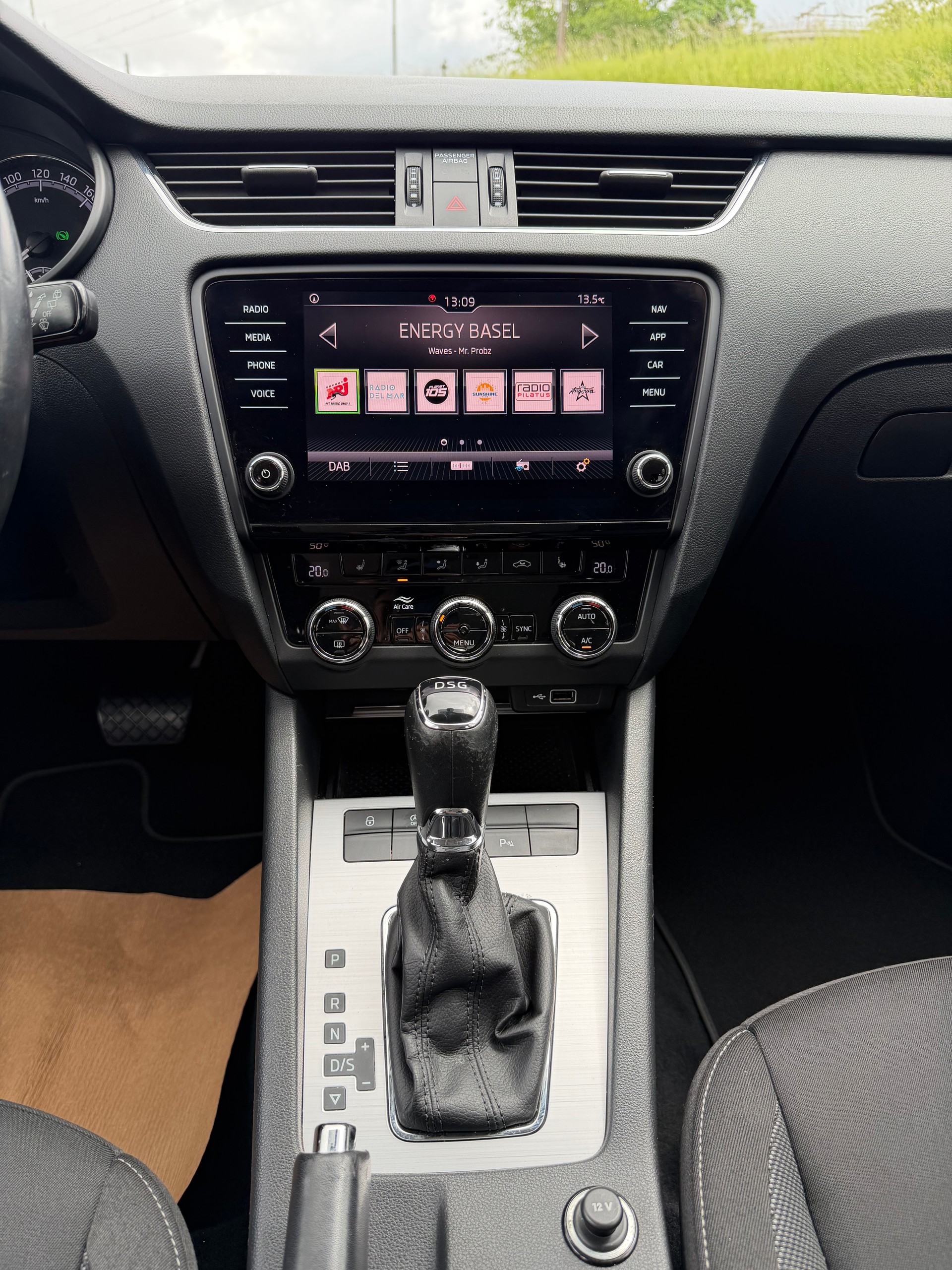 SKODA Octavia Combi 1.6 TDI Ambition DSG-image-10