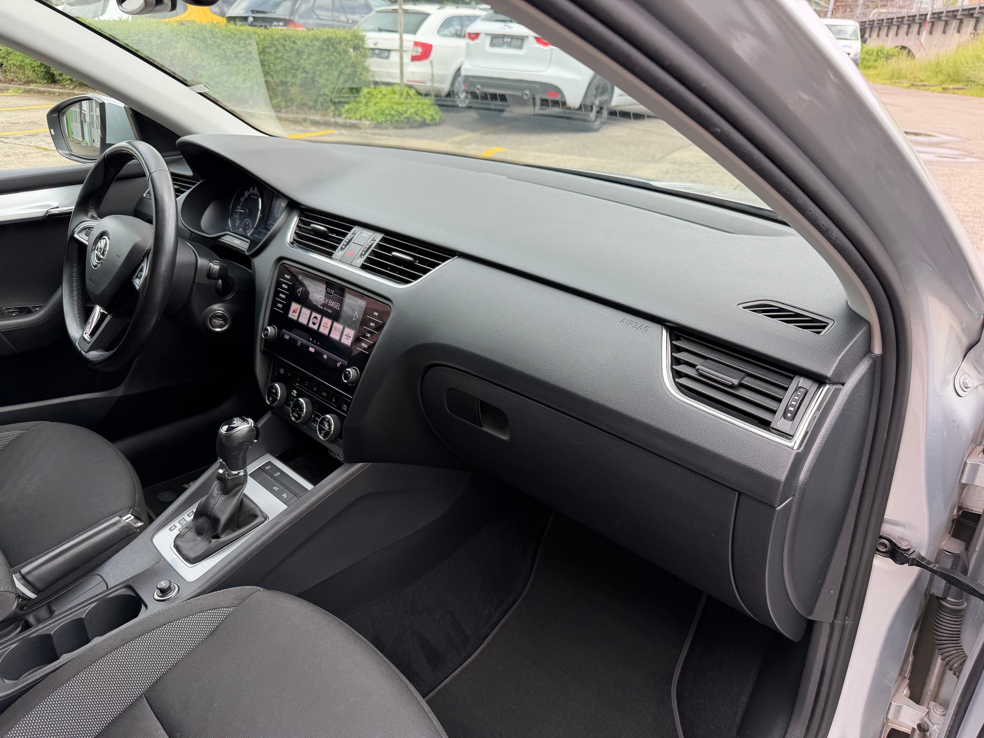 SKODA Octavia Combi 1.6 TDI Ambition DSG-image-16