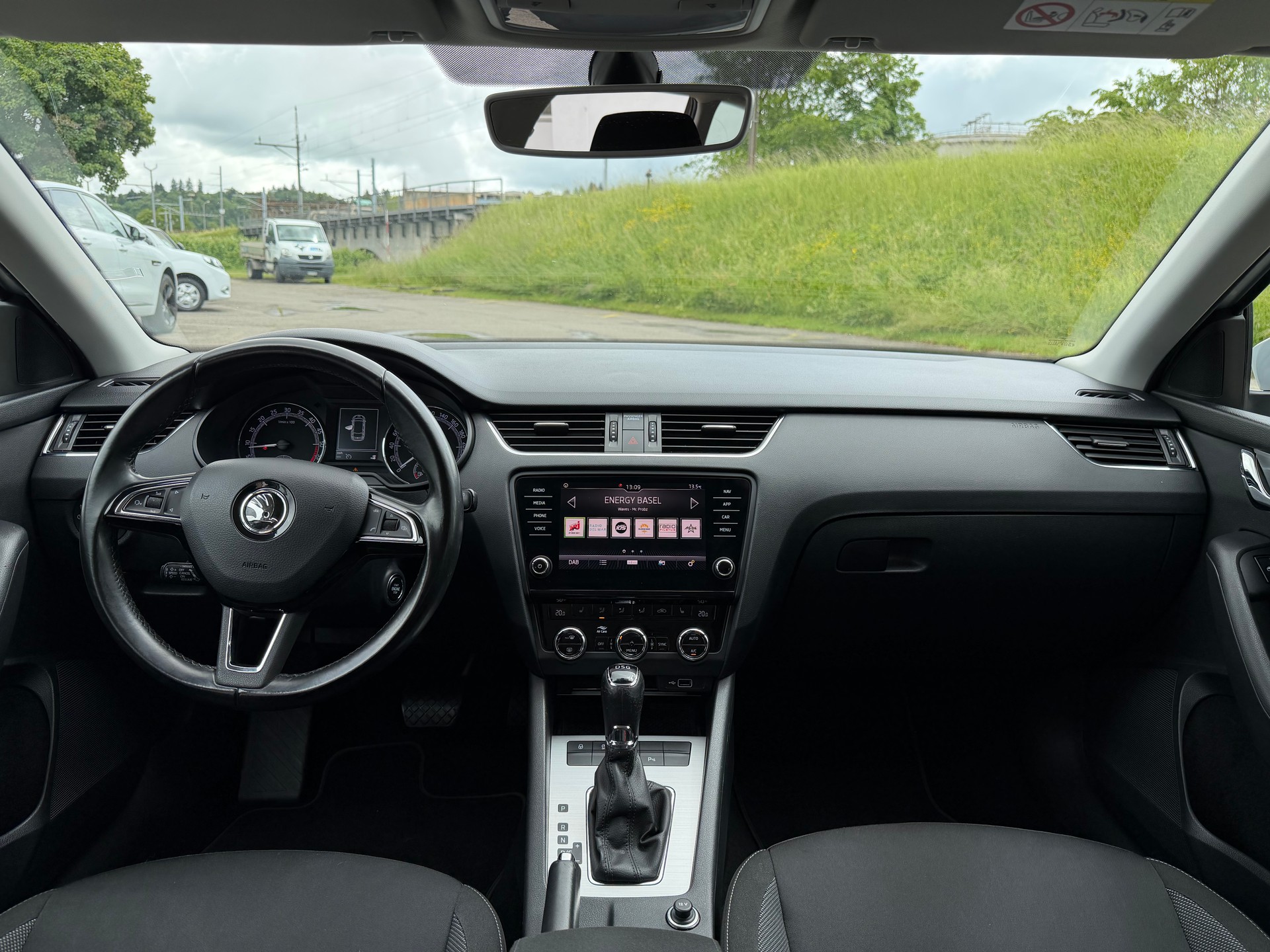 SKODA Octavia Combi 1.6 TDI Ambition DSG-image-11