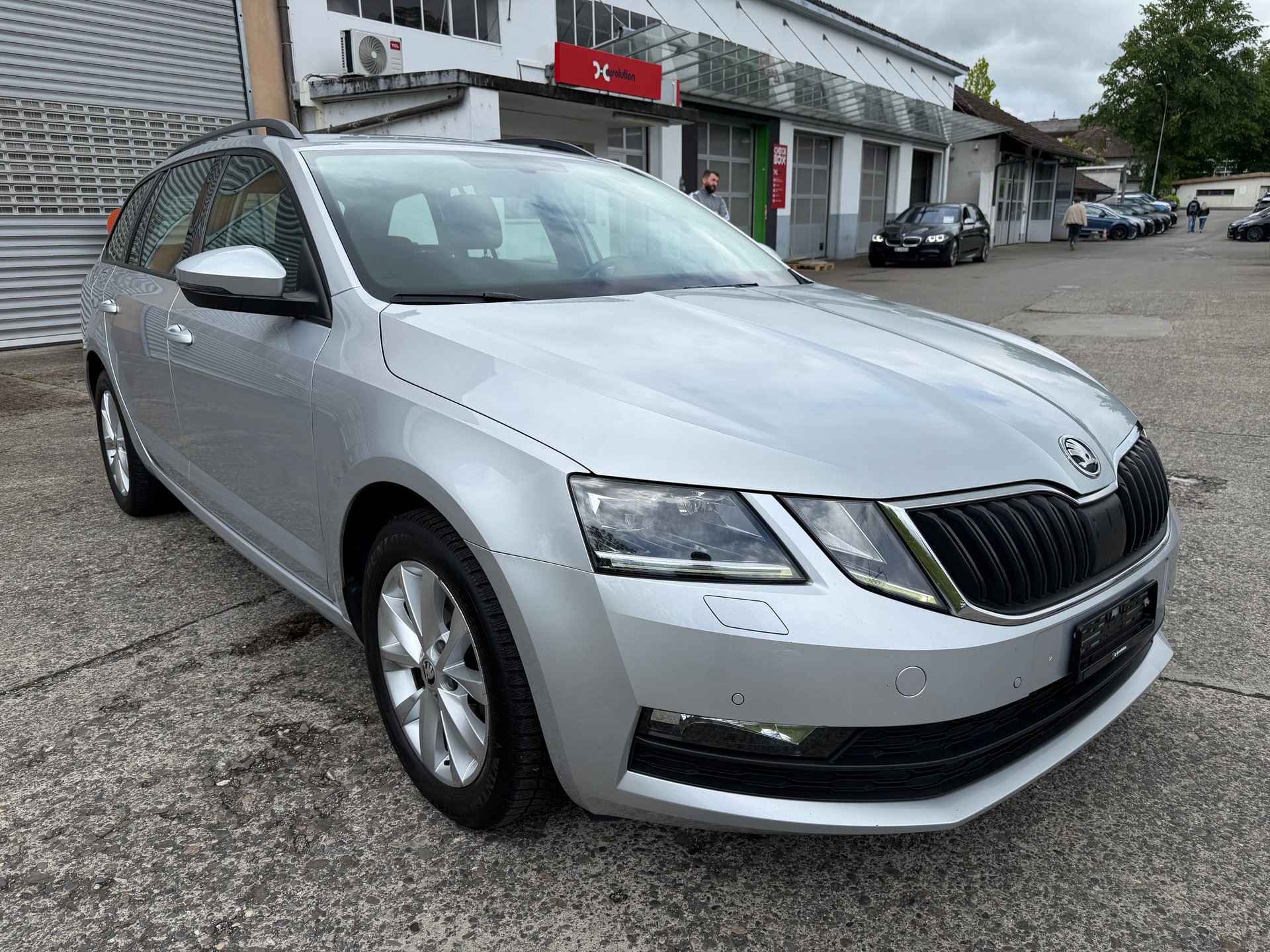 SKODA Octavia Combi 1.6 TDI Ambition DSG-image-6