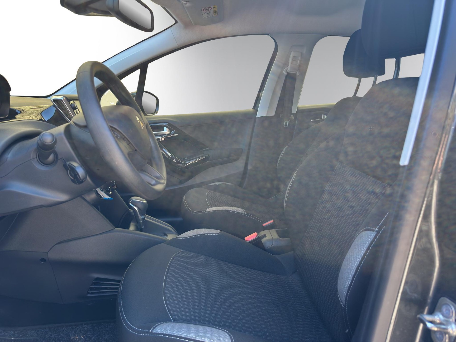 PEUGEOT 208 1.2 PureTech Allure S/S-image-7