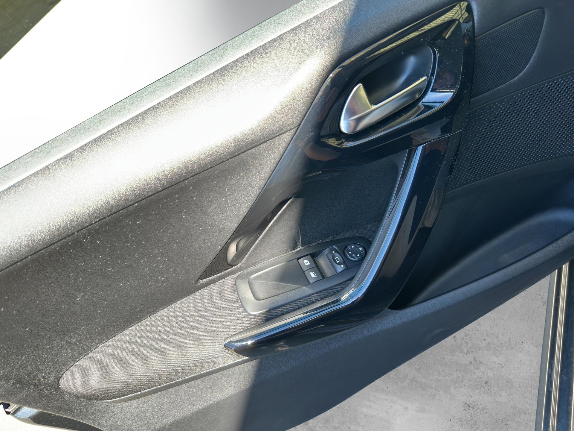 PEUGEOT 208 1.2 PureTech Allure S/S-image-20