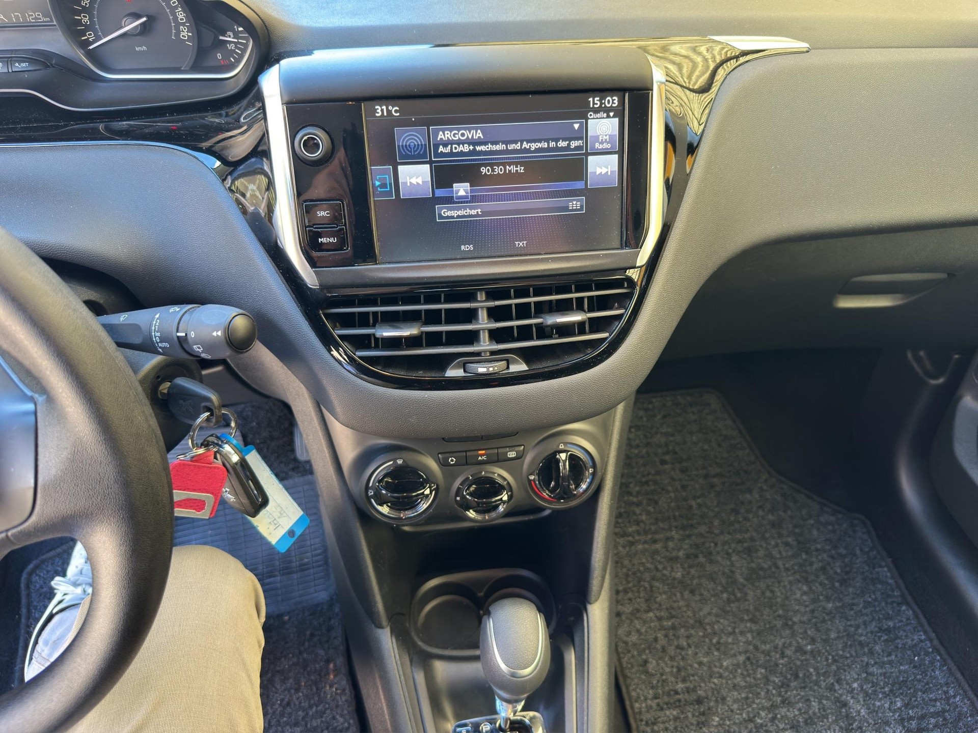 PEUGEOT 208 1.2 PureTech Allure S/S-image-12