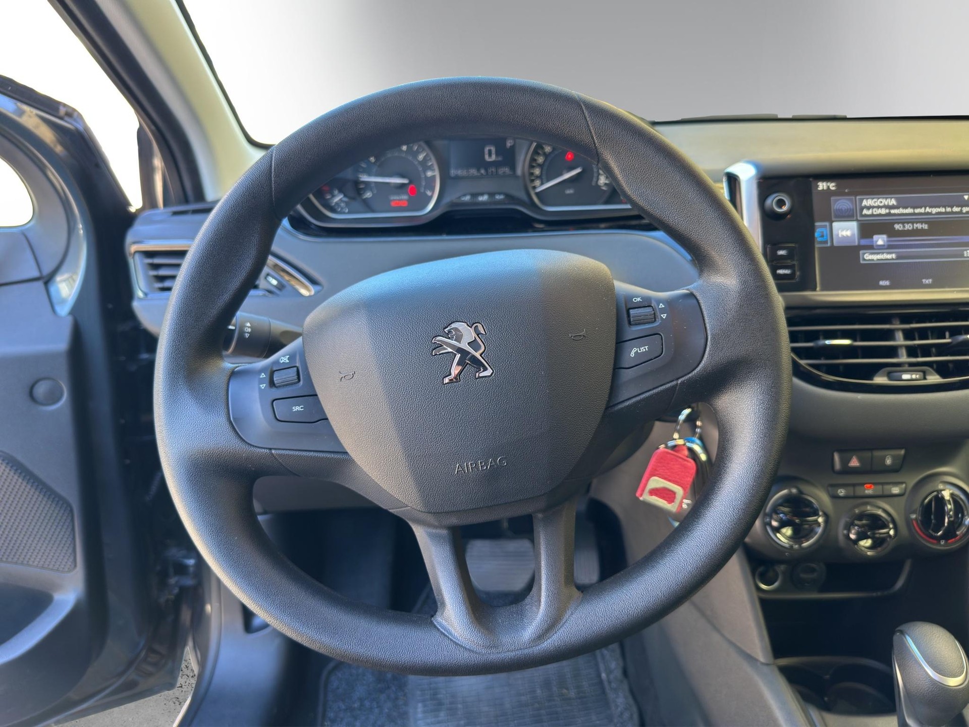 PEUGEOT 208 1.2 PureTech Allure S/S-image-10