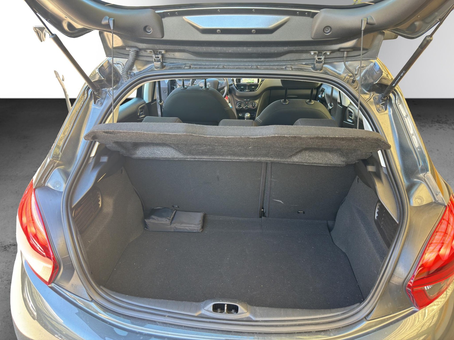 PEUGEOT 208 1.2 PureTech Allure S/S-image-14
