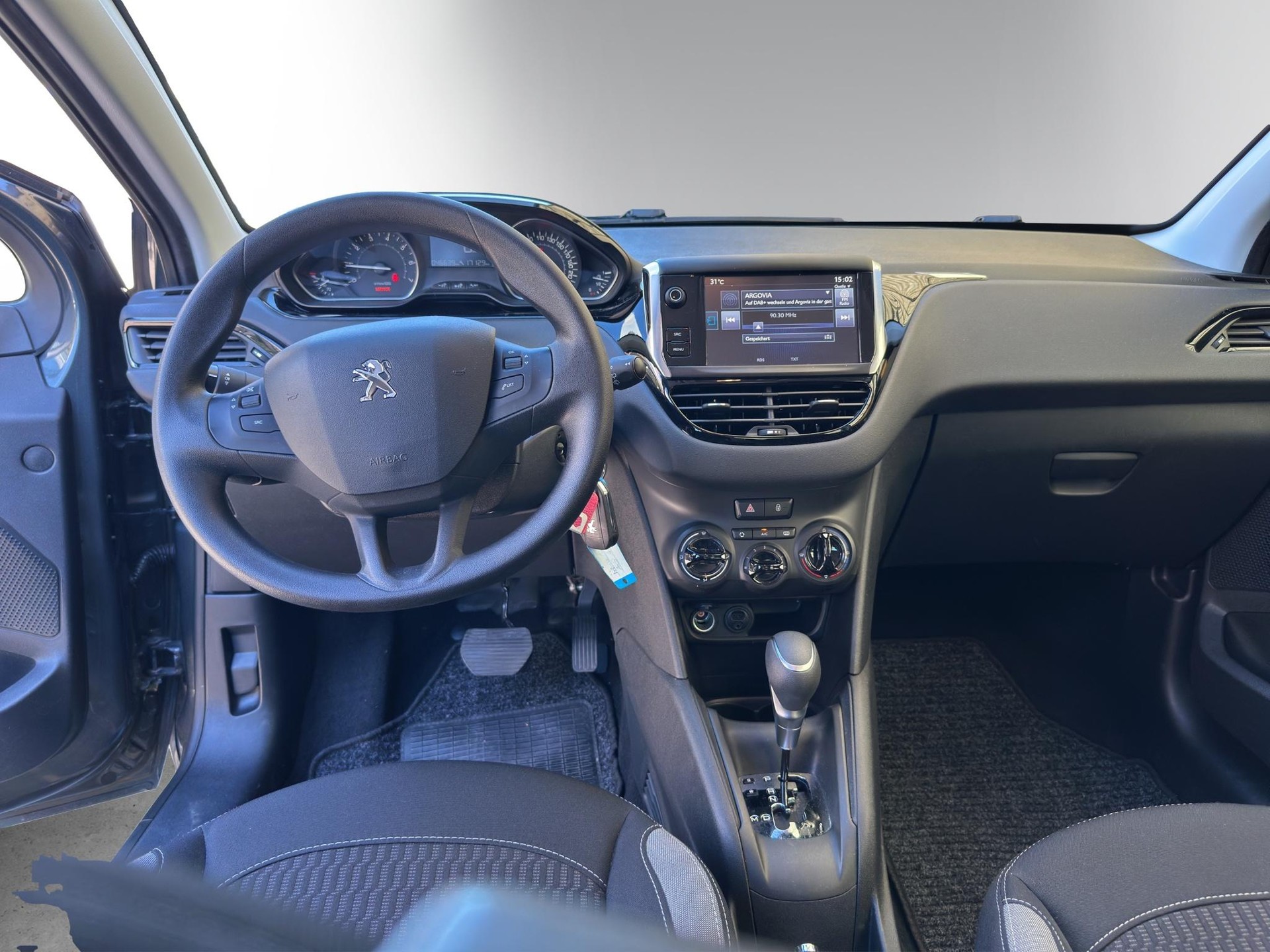 PEUGEOT 208 1.2 PureTech Allure S/S-image-9