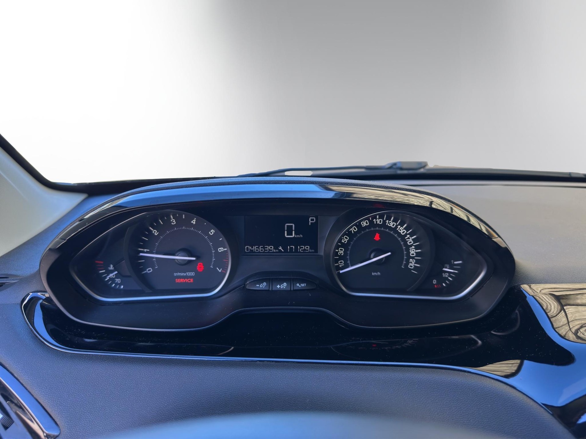 PEUGEOT 208 1.2 PureTech Allure S/S-image-11