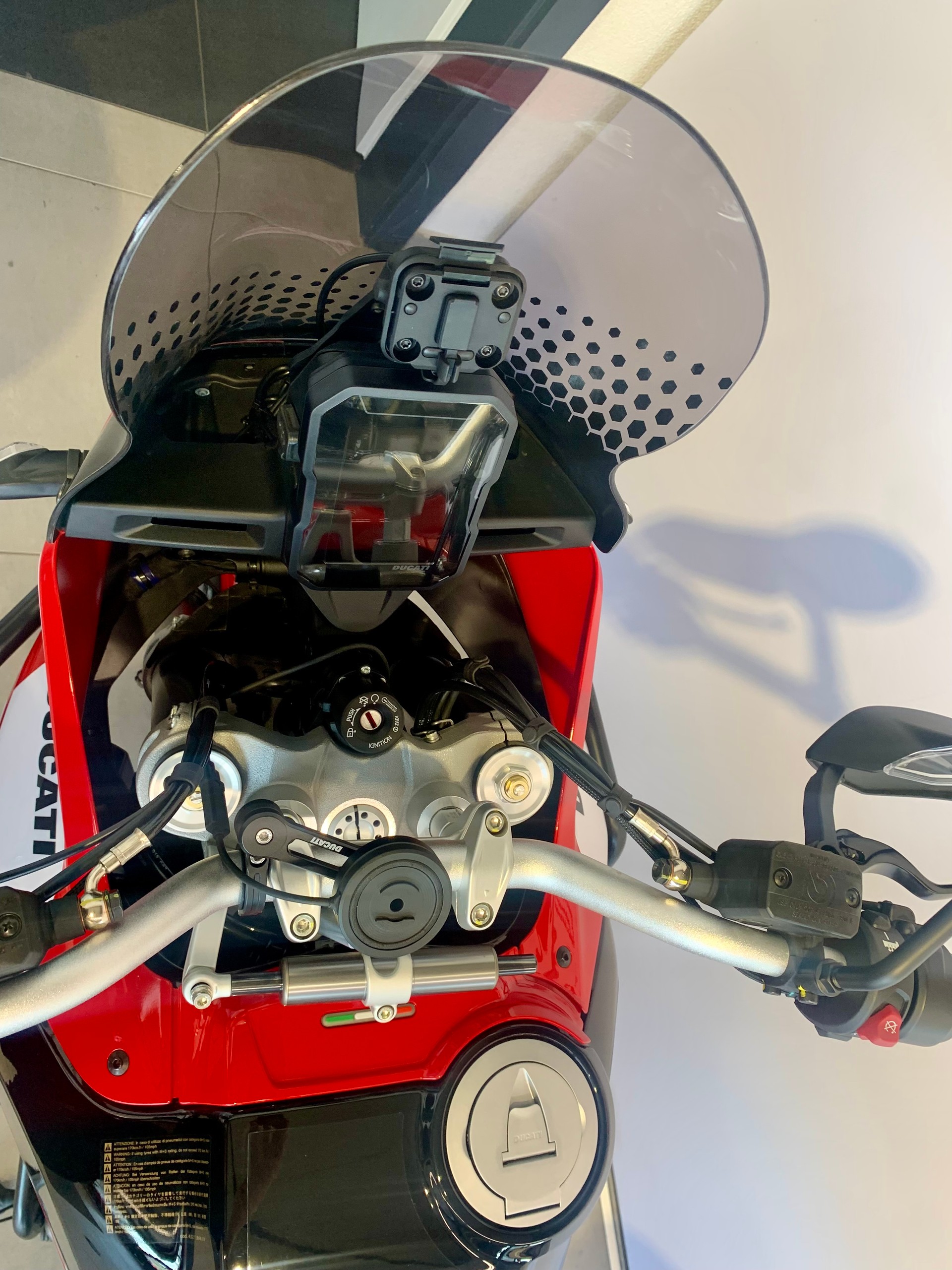 DUCATI Desert X-image-3