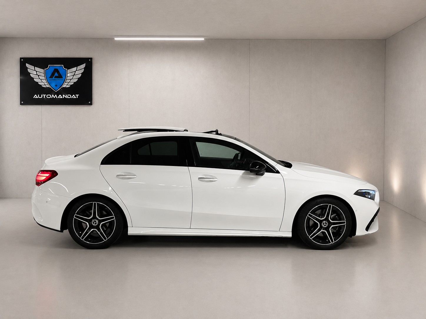 MERCEDES-BENZ A 220 4Matic 8G-DCT-image-5