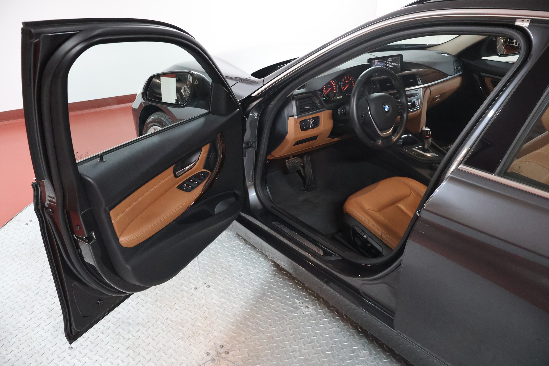BMW 328i xDrive Touring Luxury Line Steptronic-image-4