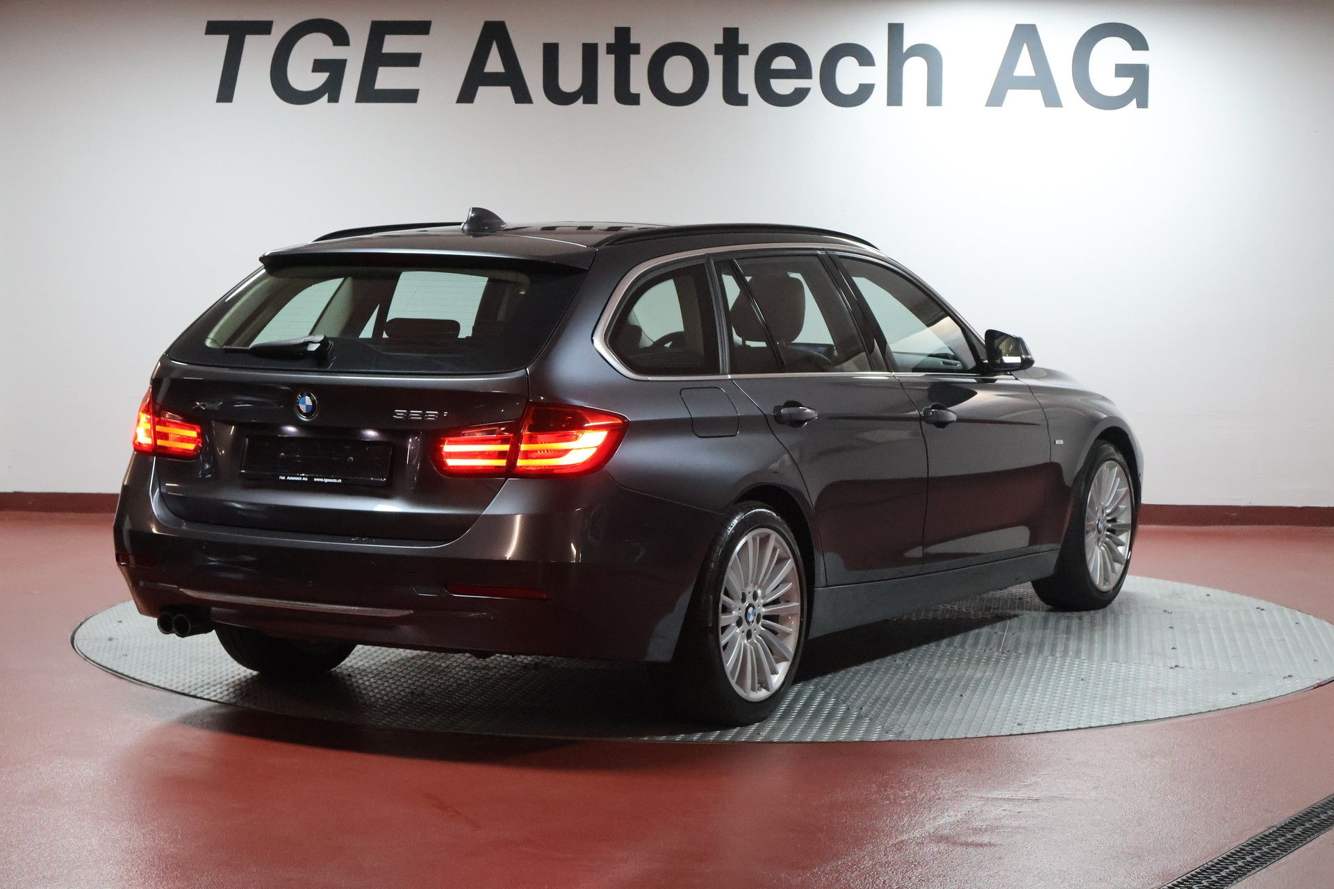BMW 328i xDrive Touring Luxury Line Steptronic-image-18