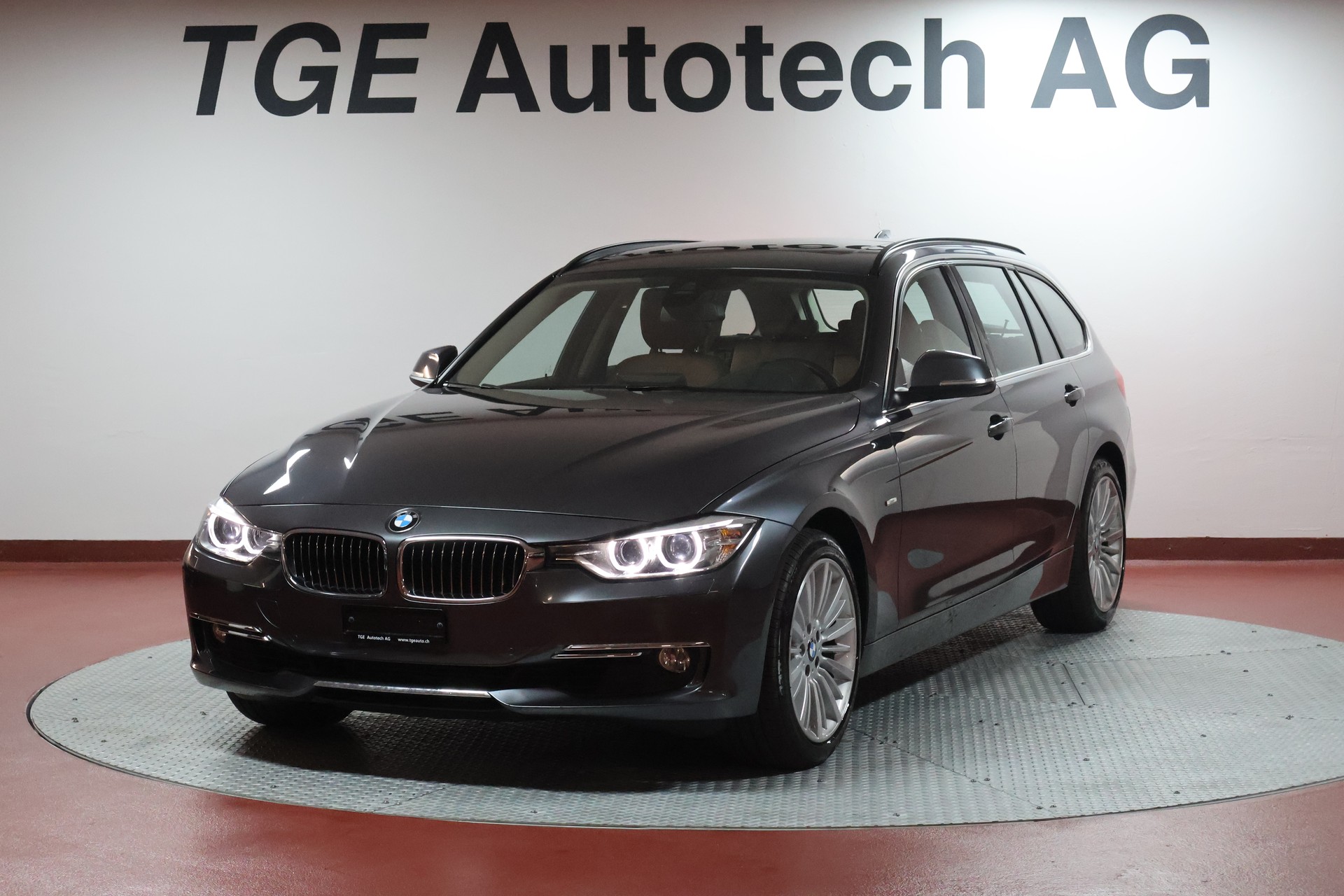 BMW 328i xDrive Touring Luxury Line Steptronic