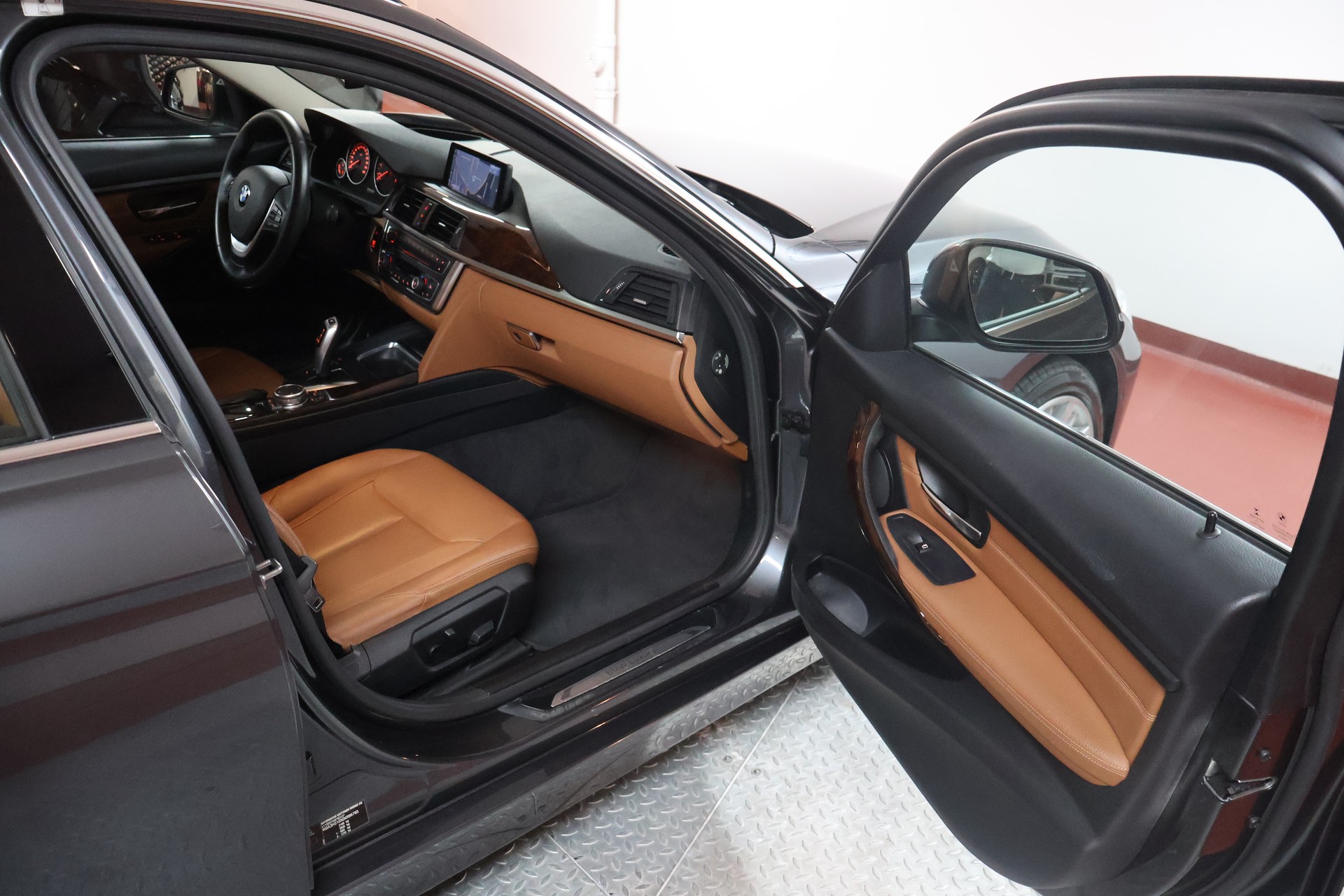 BMW 328i xDrive Touring Luxury Line Steptronic-image-13