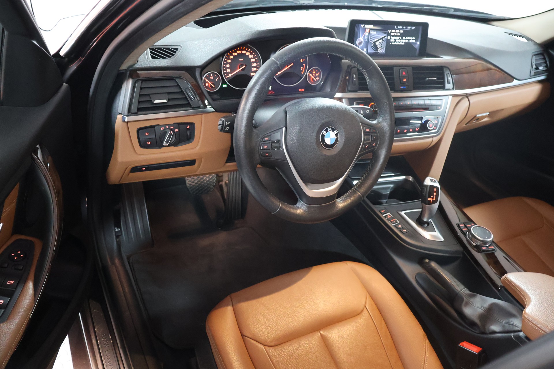 BMW 328i xDrive Touring Luxury Line Steptronic-image-7