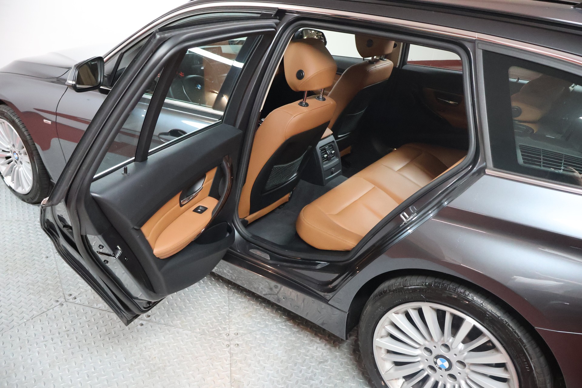 BMW 328i xDrive Touring Luxury Line Steptronic-image-14