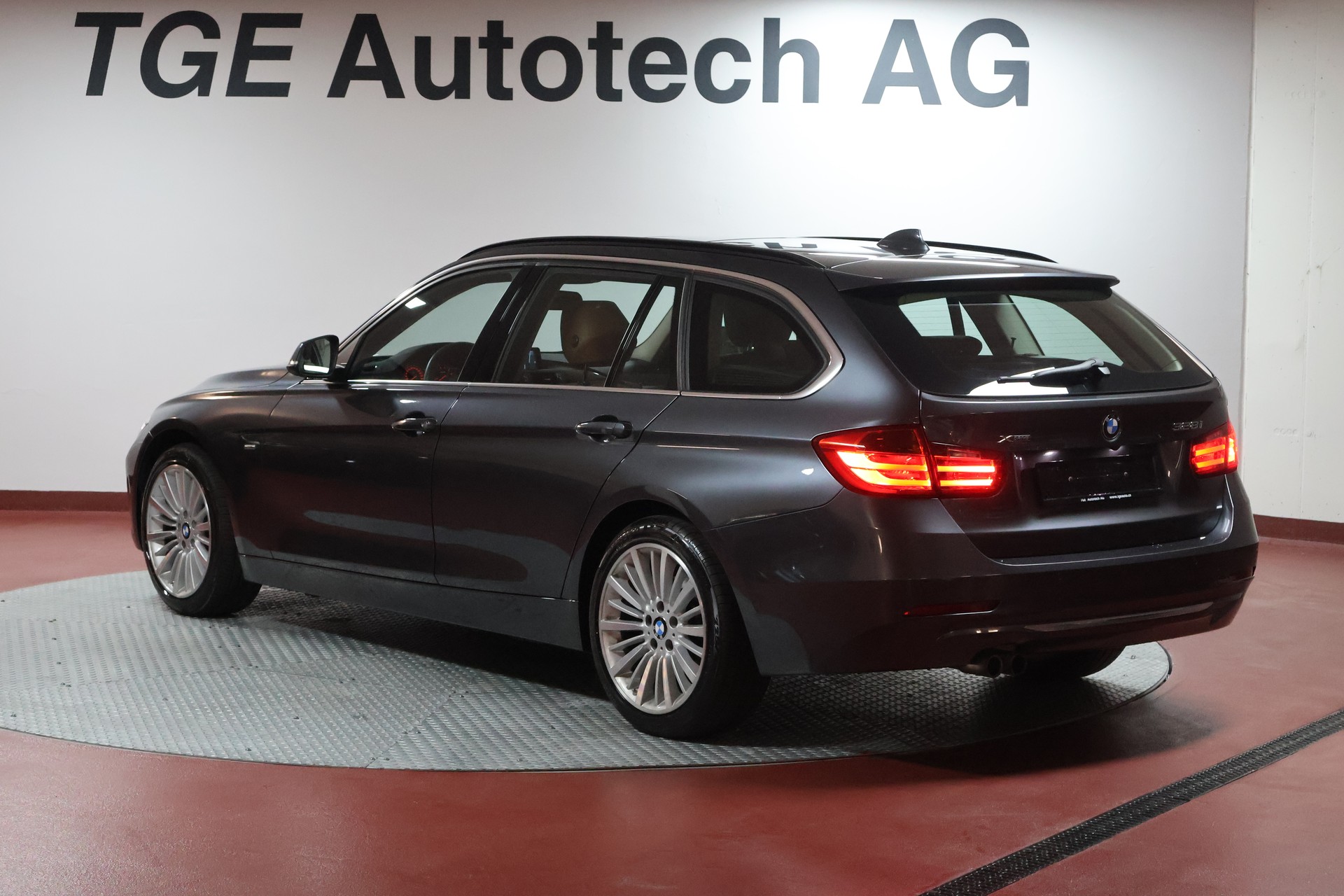 BMW 328i xDrive Touring Luxury Line Steptronic-image-17